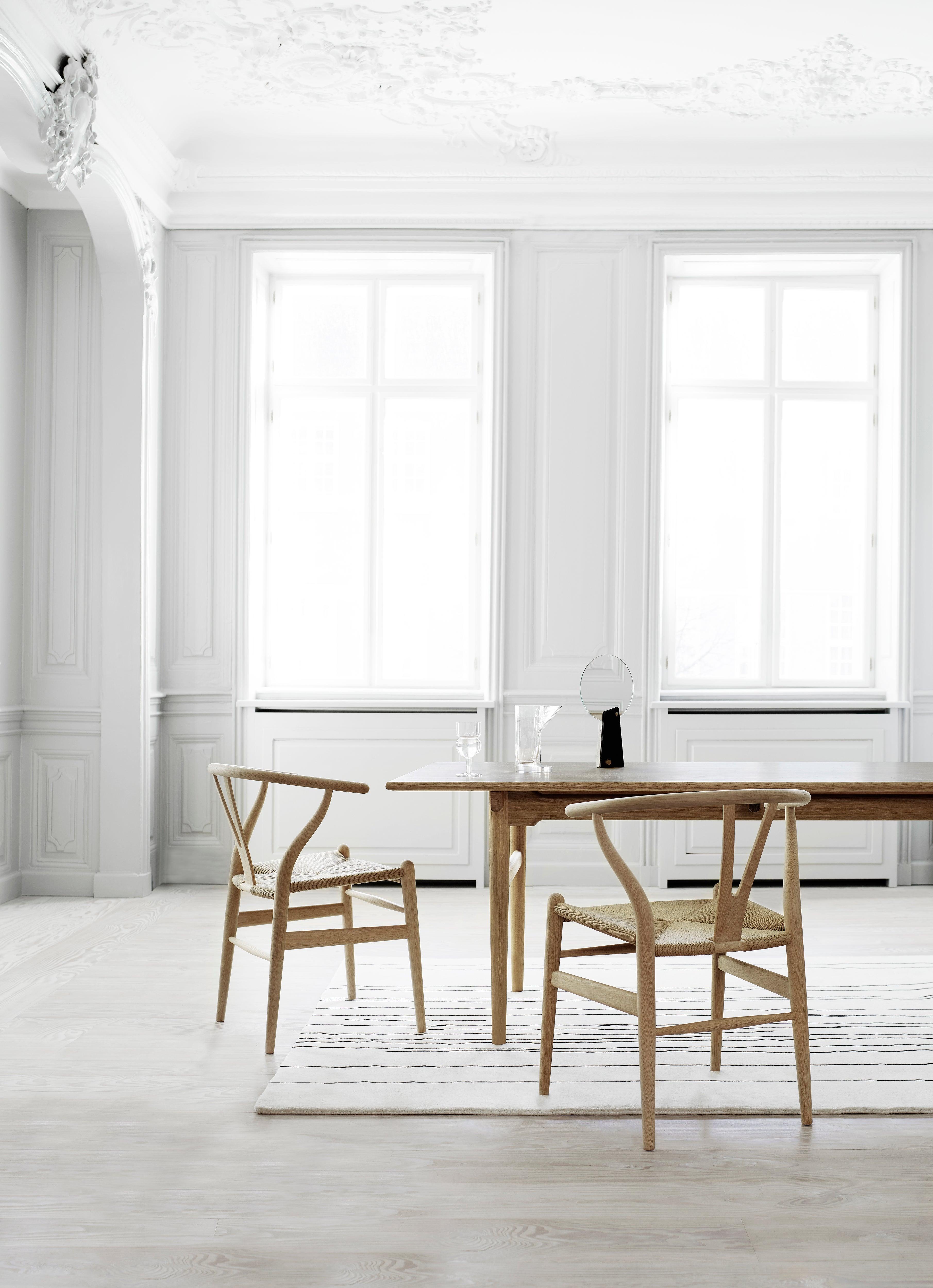 CH327 Small Dining Table in Oak Oil by Hans J. Wegner 5