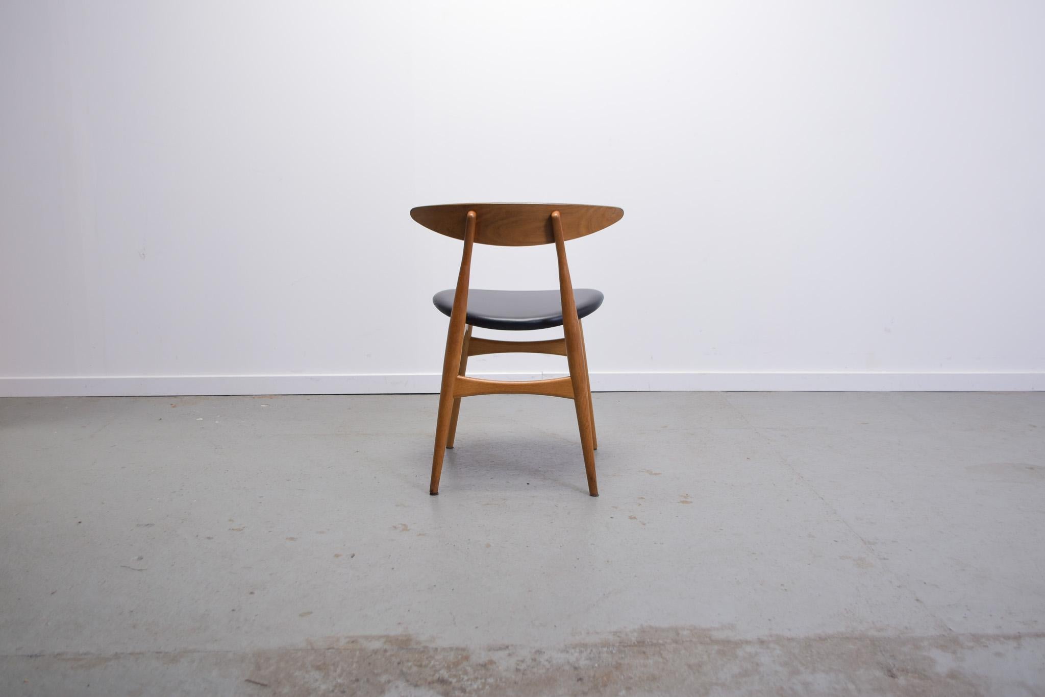 CH33 dining chairs designed by Hans J. Wegner for Carl Hansen 4