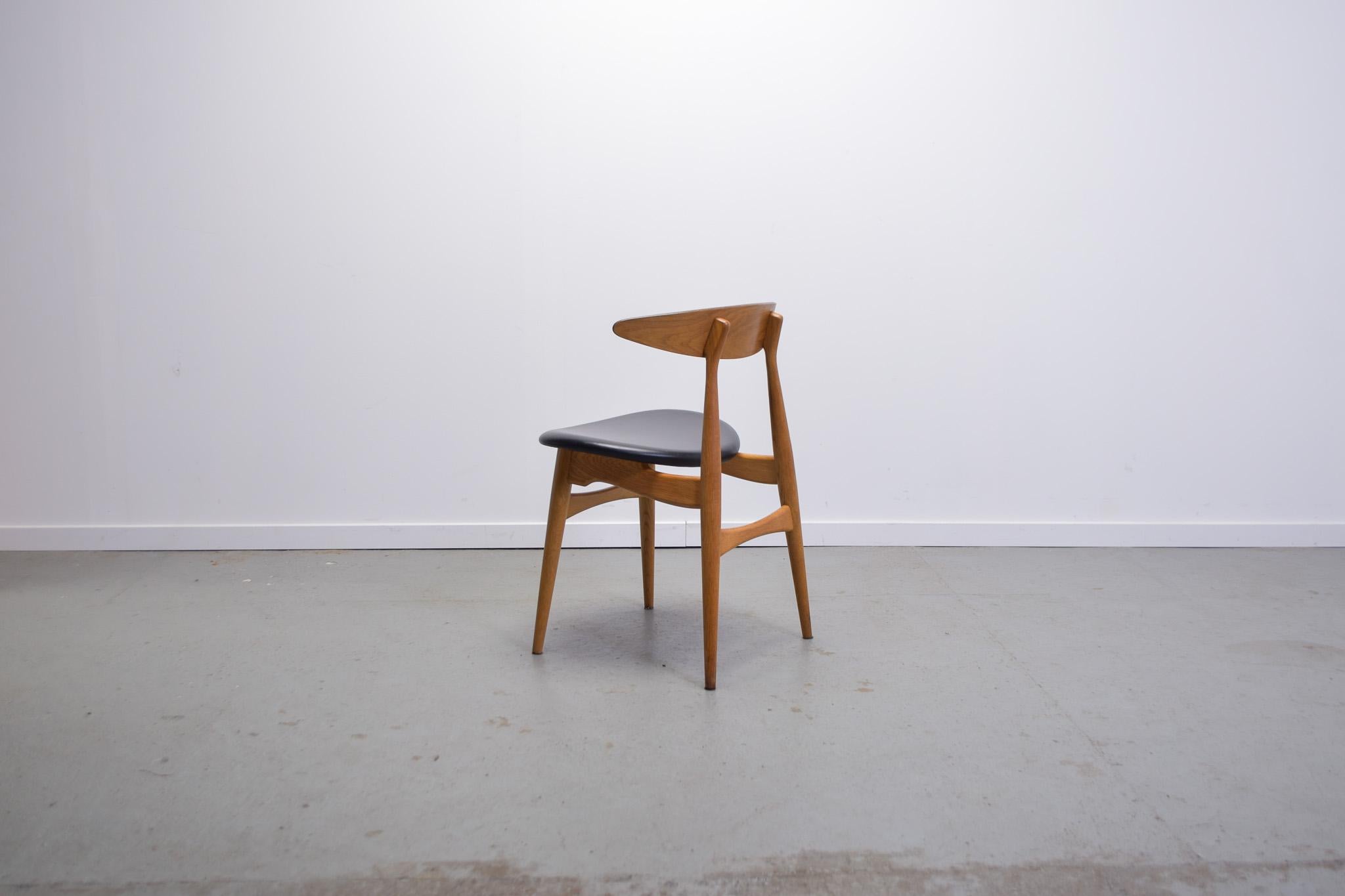 CH33 dining chairs designed by Hans J. Wegner for Carl Hansen 5