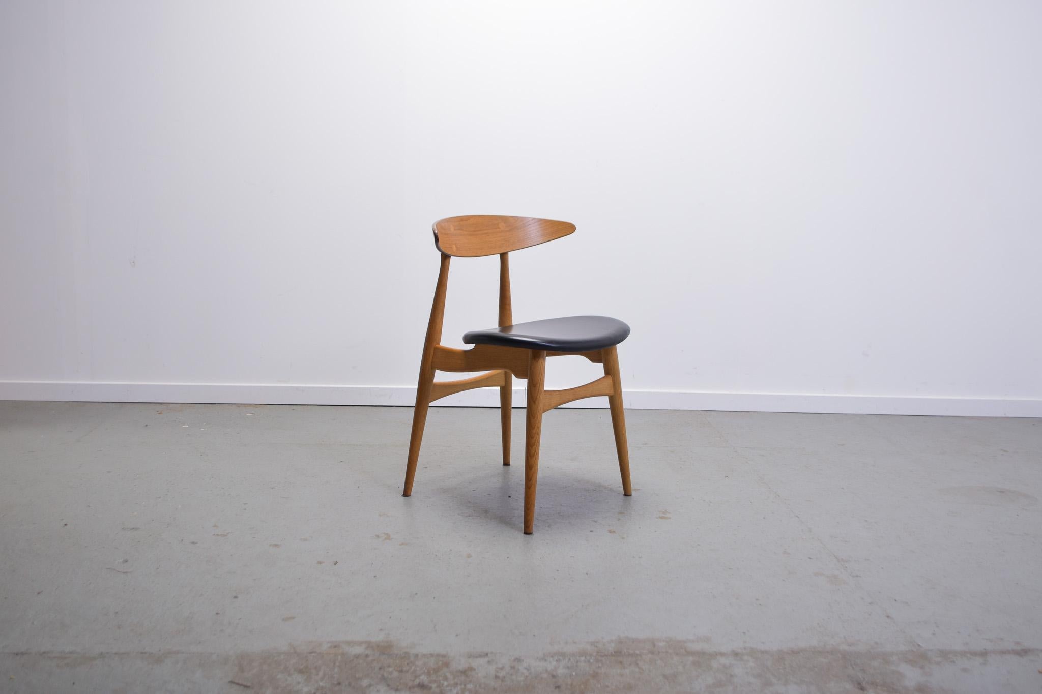 CH33 dining chairs designed by Hans J. Wegner for Carl Hansen 1