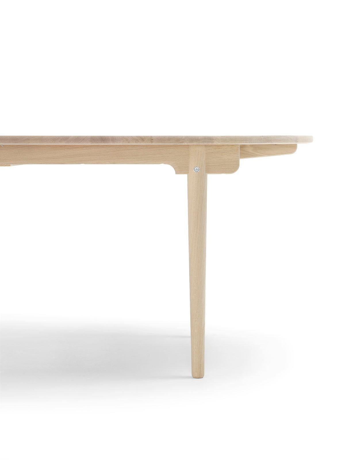 Mid-Century Modern CH338 Dining Table with Oak White Oil Finish (Leaf Inserts Sold Separately) For Sale