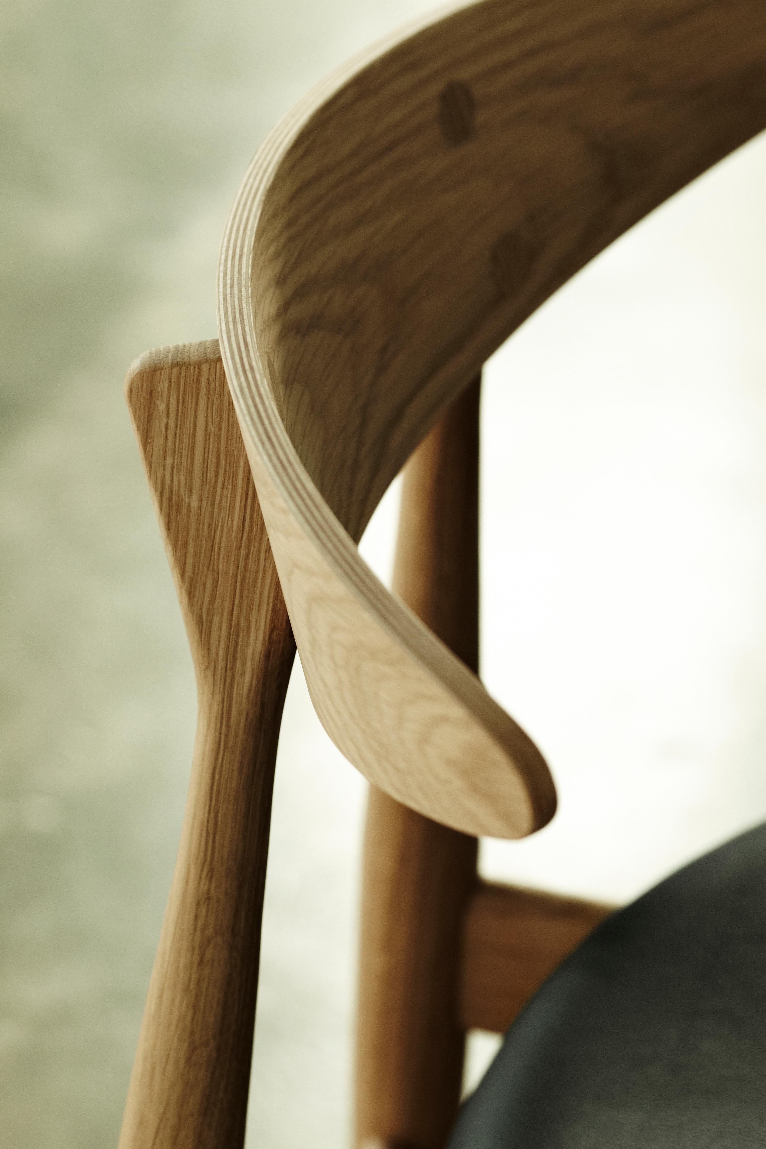 Lacquered CH33P Dining Chair in Oak Lacquer by Hans J. Wegner