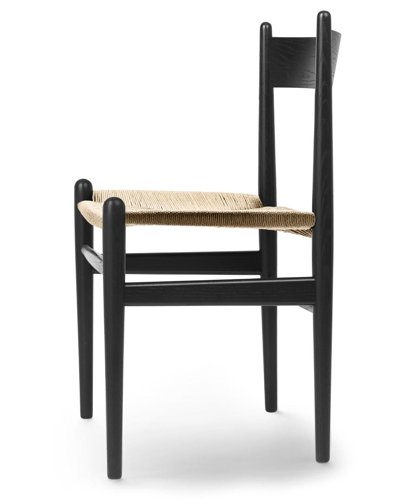 La chaise de salle à manger CH36 de Hans J. Wegner témoigne d'un savoir-faire artisanal et d'un souci du détail. La chaise 1962, simple et épurée, est aussi confortable qu'elle est belle à regarder.
