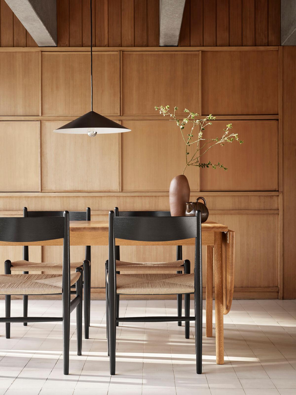 XXIe siècle et contemporain CH36 Chaise de salle à manger en Beeche Wood peint en noir avec cordon en papier naturel en vente