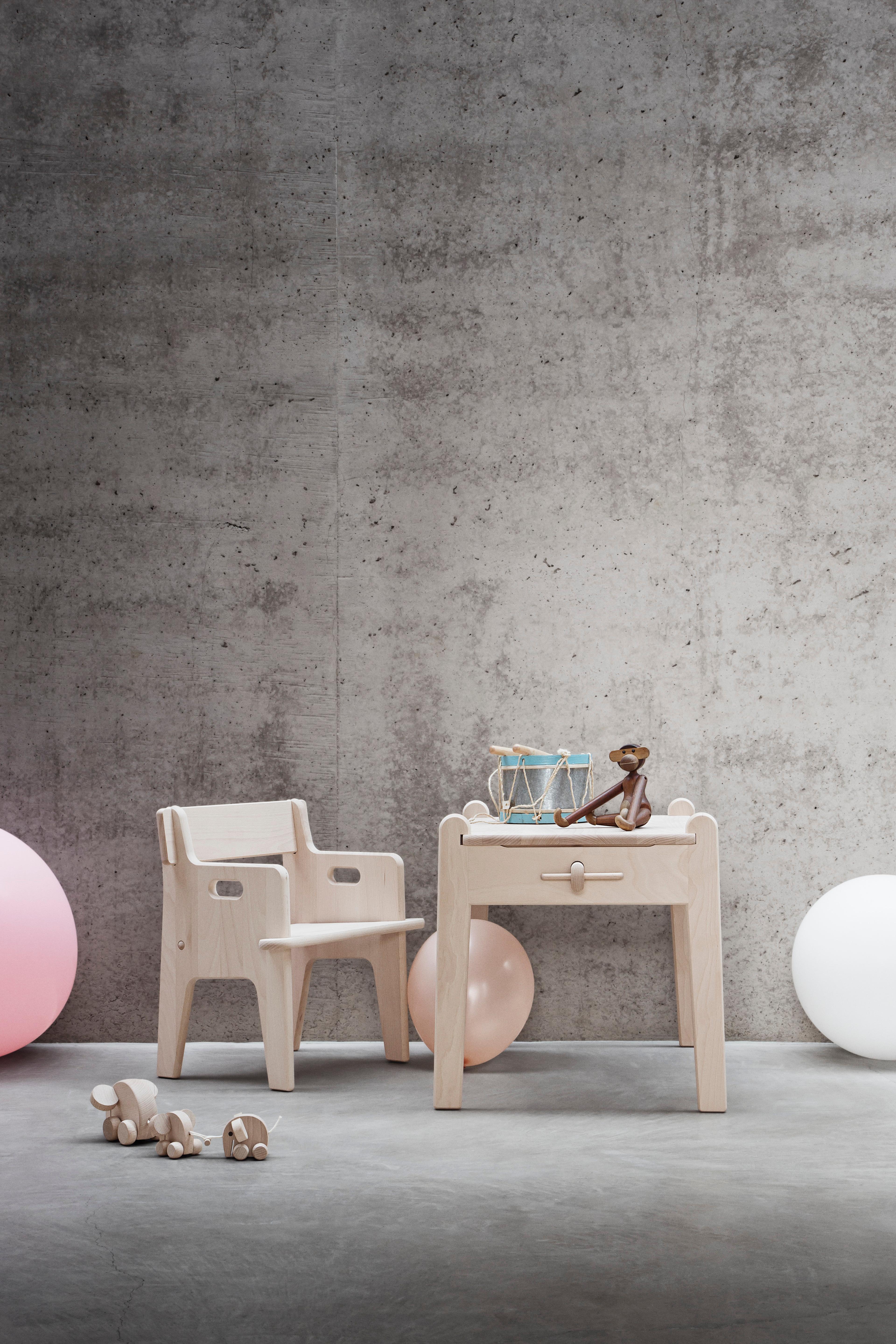 CH411 Mesa Peter en madera de haya sin tratar de Hans J. Wegner Danés