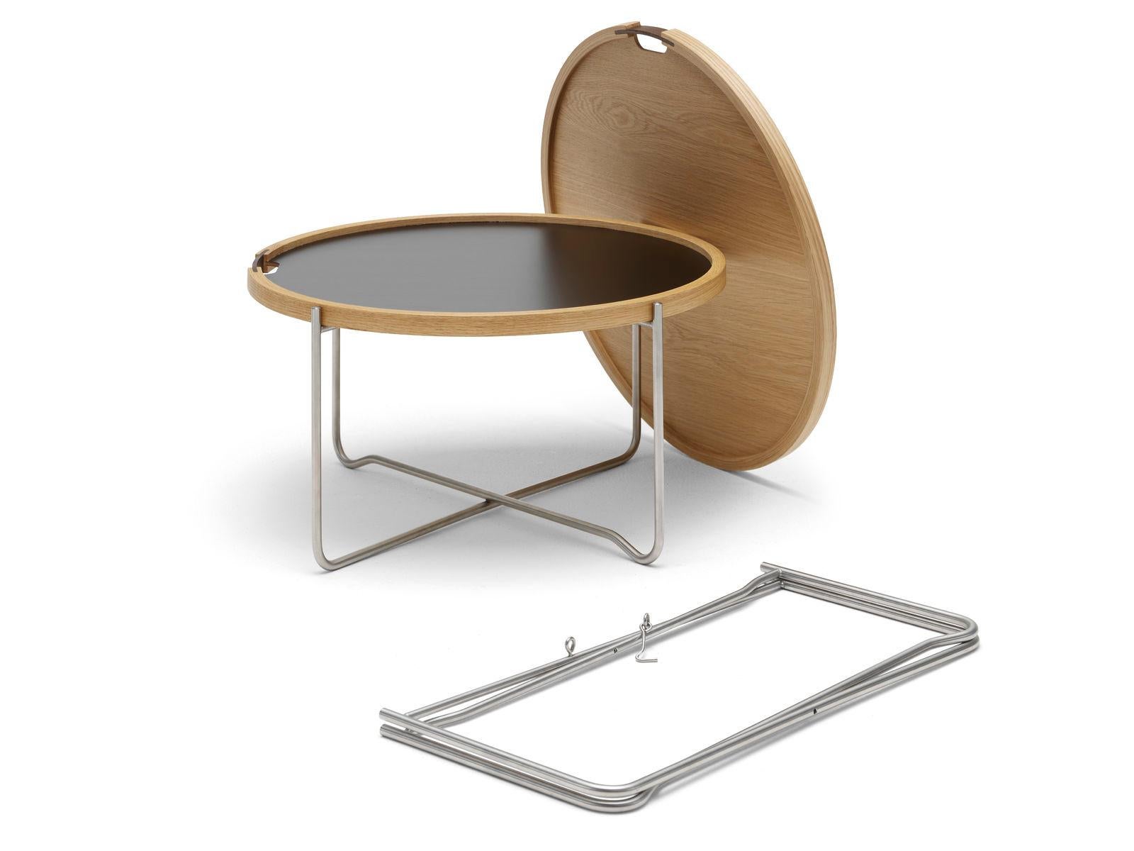 Hans J. Wegner’s CH417 tray table is a clear example of his ability to create functional and, at the same time, beautiful, unique furniture.