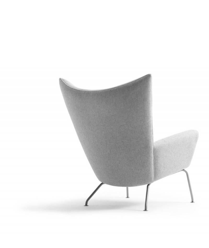 CH445 Wing chair.

The CH445 Wing chair is one of Hans J. Wegner’s most celebrated
works and an interesting example of his skills and design aesthetics.

The CH445 easy chair is fully upholstered and built upon a solid beech frame that rests on