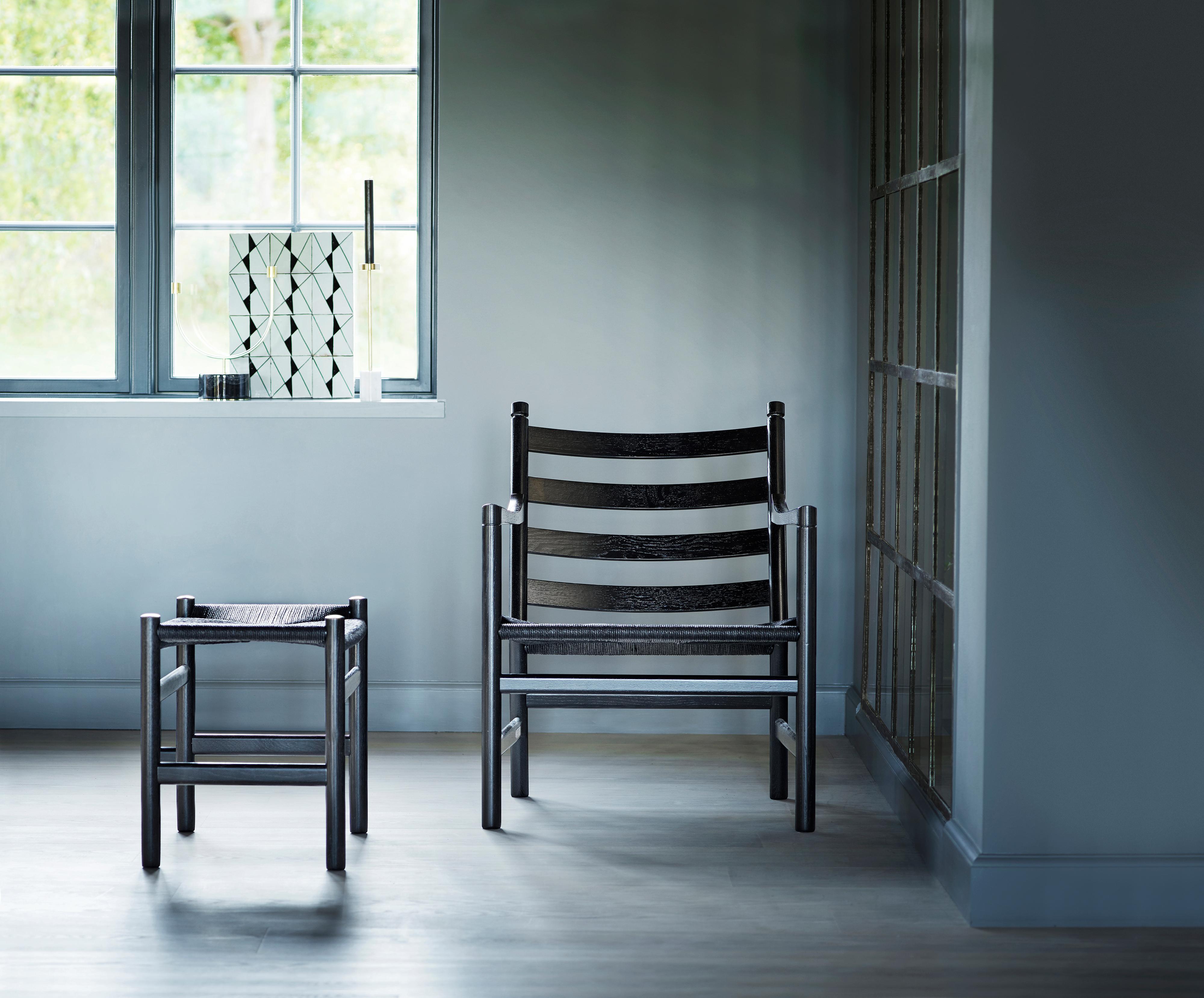 CH53 Foot Stool in Wood with Natural Papercord Seat by Hans J. Wegner In New Condition In Burlington, NJ