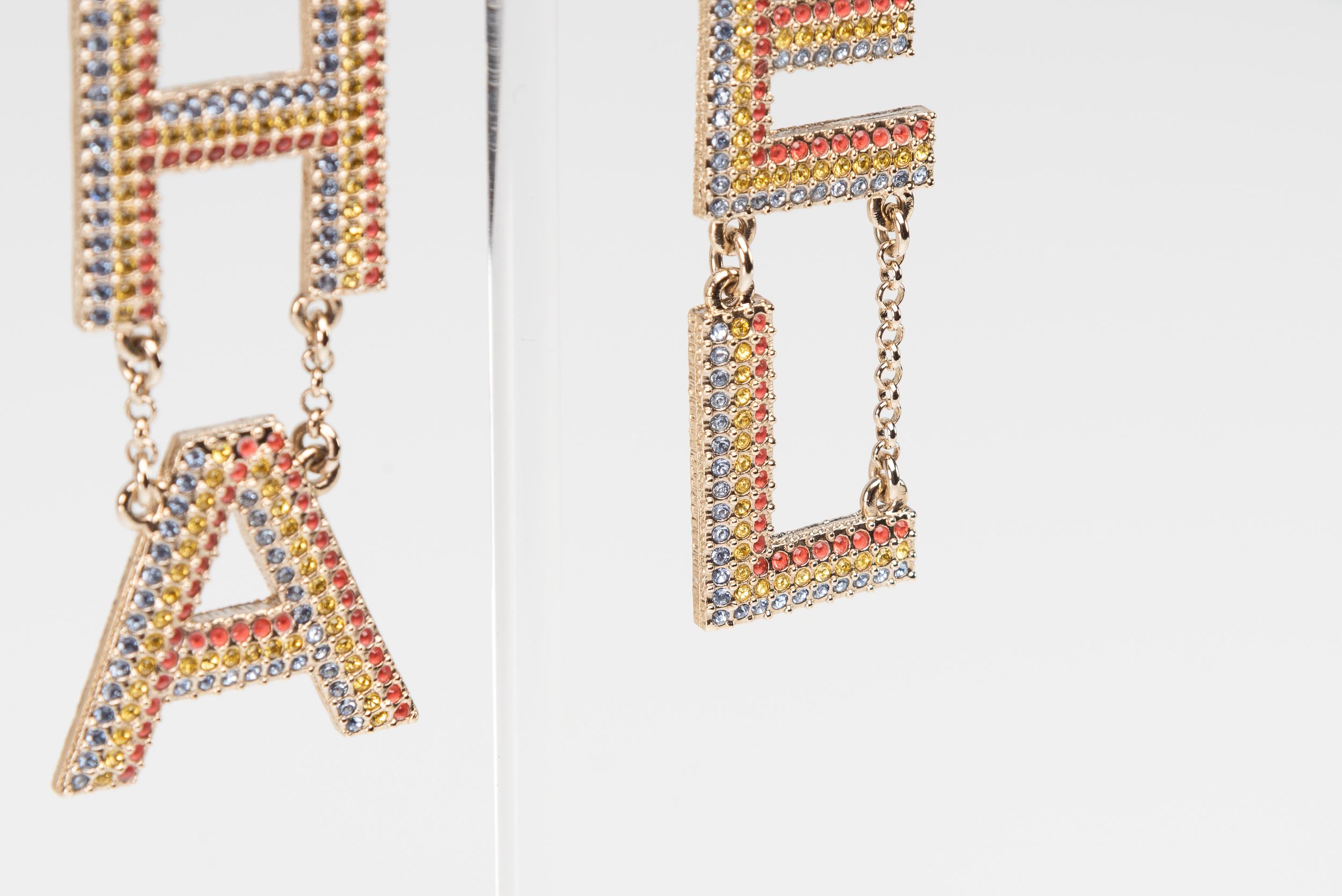 CHA-NEL Runway Logo Crystal Earrings Rare Rainbow Chanel In New Condition For Sale In Roosendaal, NL