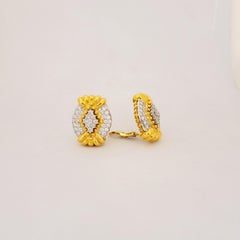 Orecchini ovali modificati con diamanti da 3,50 carati in oro 18 carati e platino Chaavae
