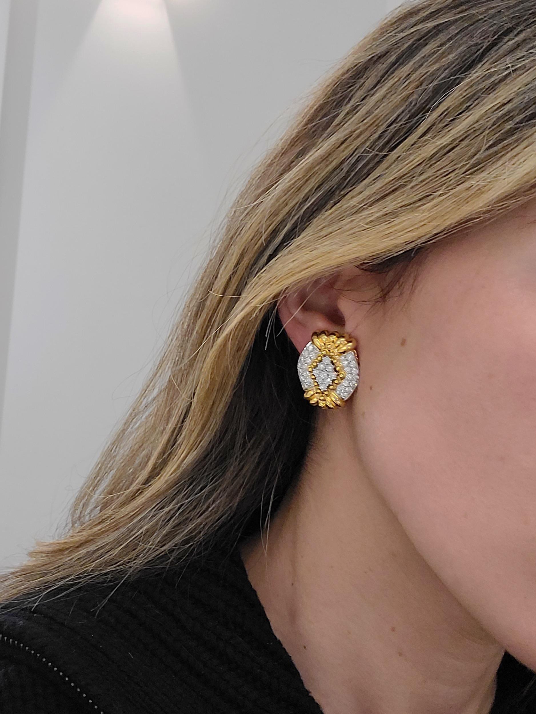 Chaavae Ovale Ohrringe aus 18 Karat Gold und Platin, 3,50 Karat Diamanten, Modified (Rundschliff) im Angebot