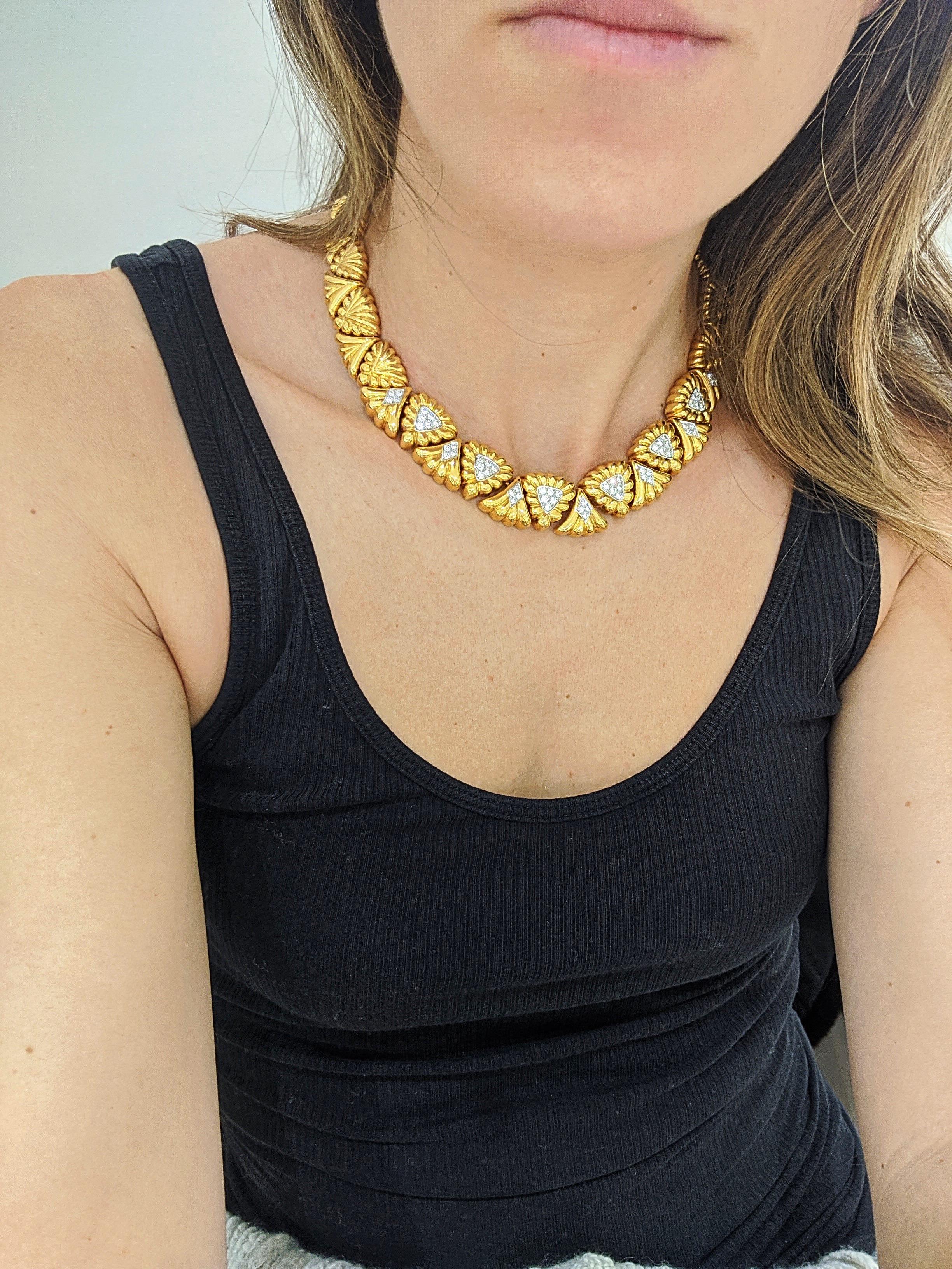 Contemporain Chaavae Collier en platine, or jaune 18 carats et diamants de 2,92 carats en vente