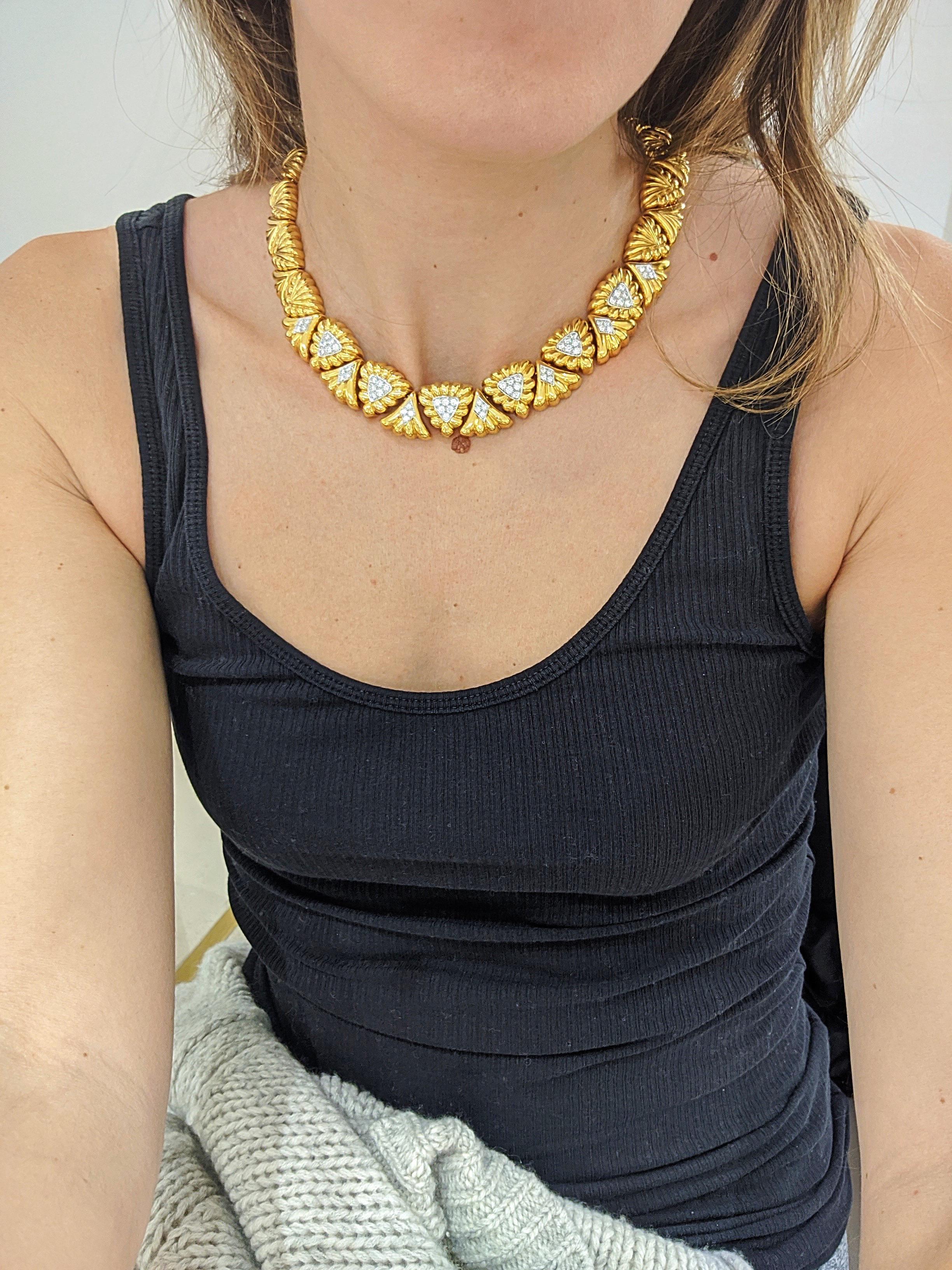 Taille ronde Chaavae Collier en platine, or jaune 18 carats et diamants de 2,92 carats en vente
