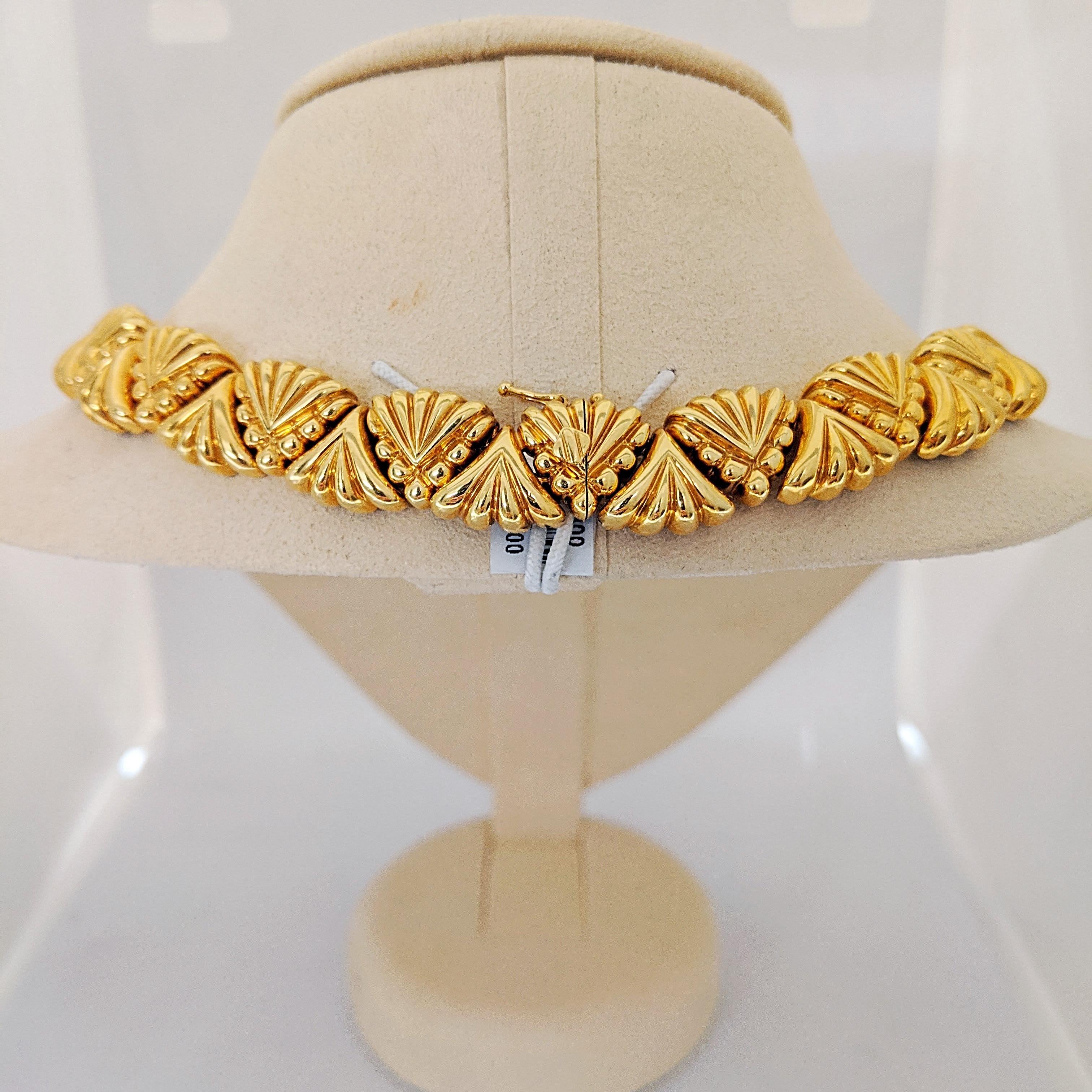 Chaavae Platinum and 18 Karat Yellow Gold and 2.92 Carat Diamond Collar Necklace In New Condition For Sale In New York, NY