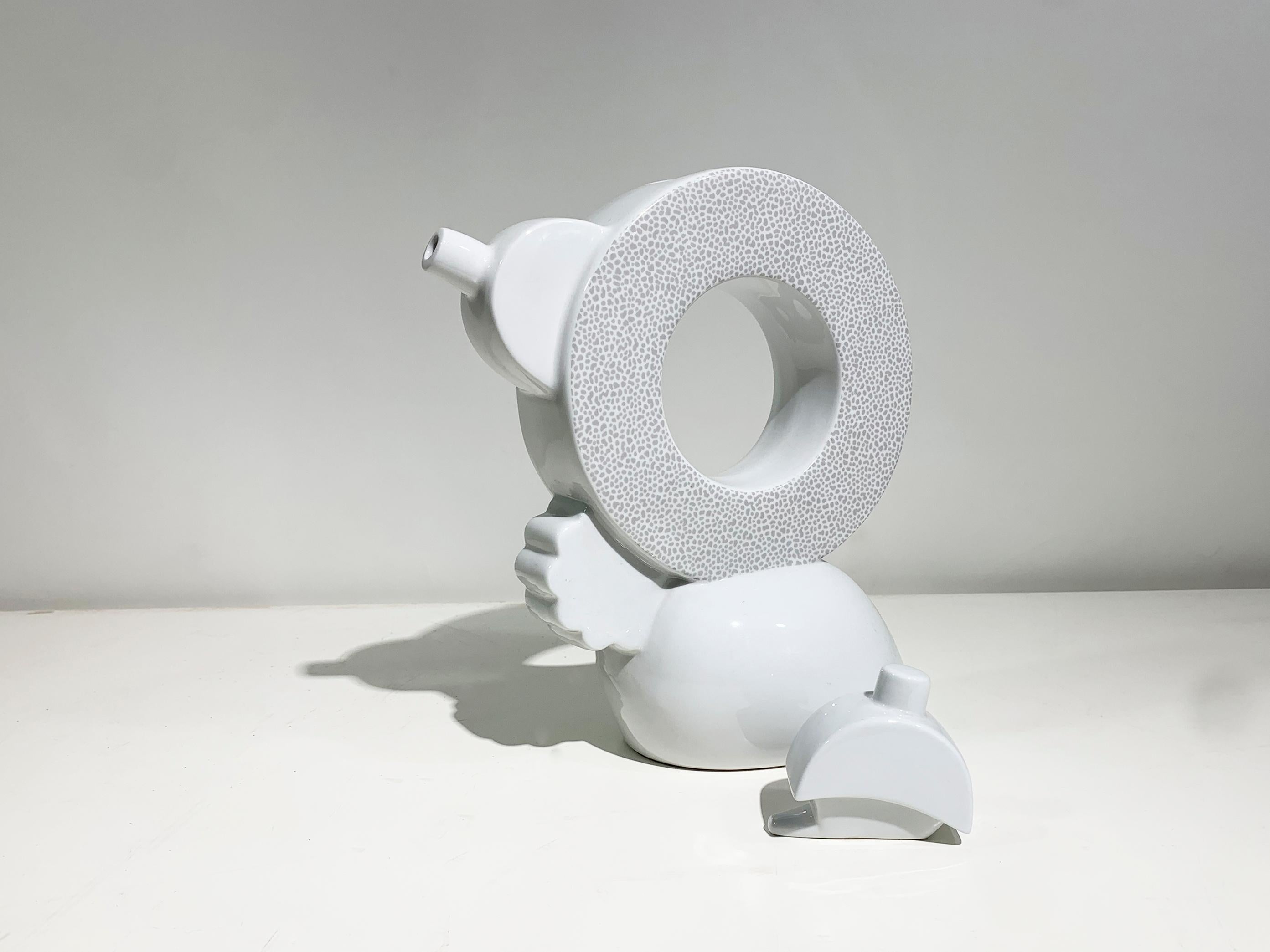 The Chad teapot (1981) disrupts the habitual characteristics of the object, thanks to a circular form with a hole in the middle.

Matteo Thun wagers on white for a series of objects in porcelain created for Memphis, turned and shaped by hand. The