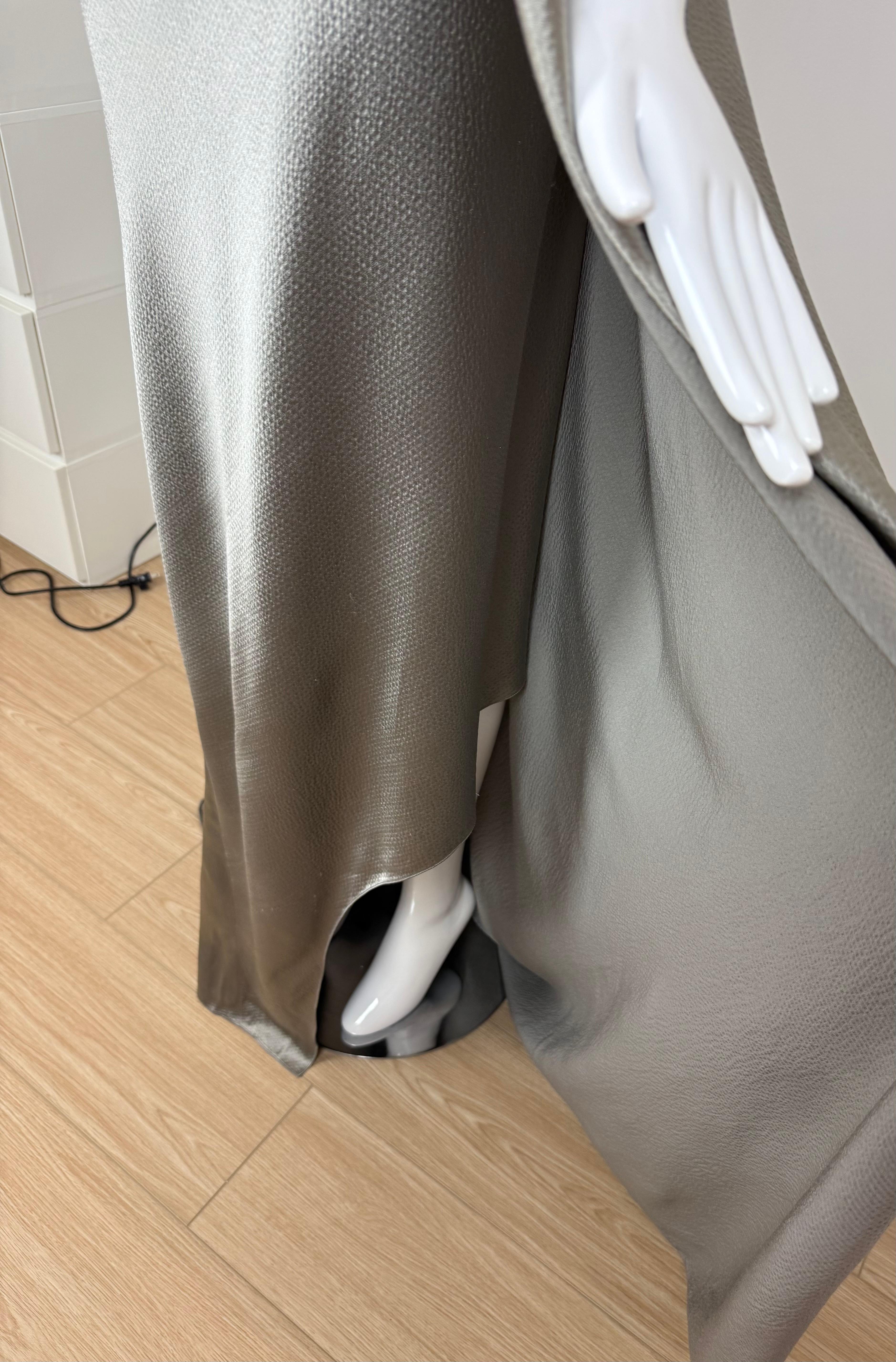 Chado Ralph Rucci 2000, abito da sera vintage in seta peltro, maxi vestito in vendita 8