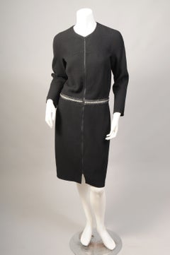 Chado Ralph Rucci, abito o cappotto in lana nera bordato di zigrino