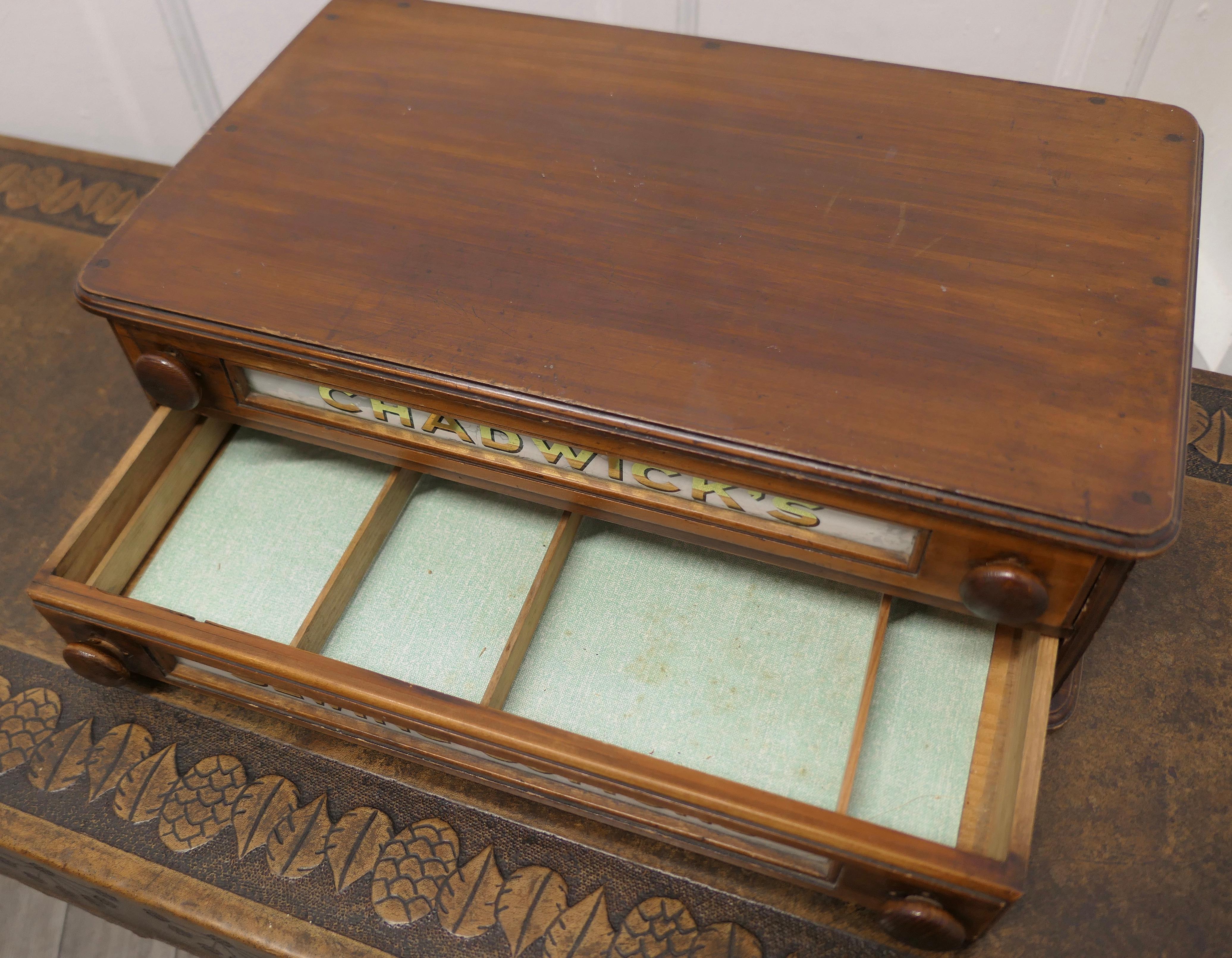 Chadwick’s Sewing Cottons Counter Top Cotton Reel Display Case   This Charming l In Good Condition For Sale In Chillerton, Isle of Wight