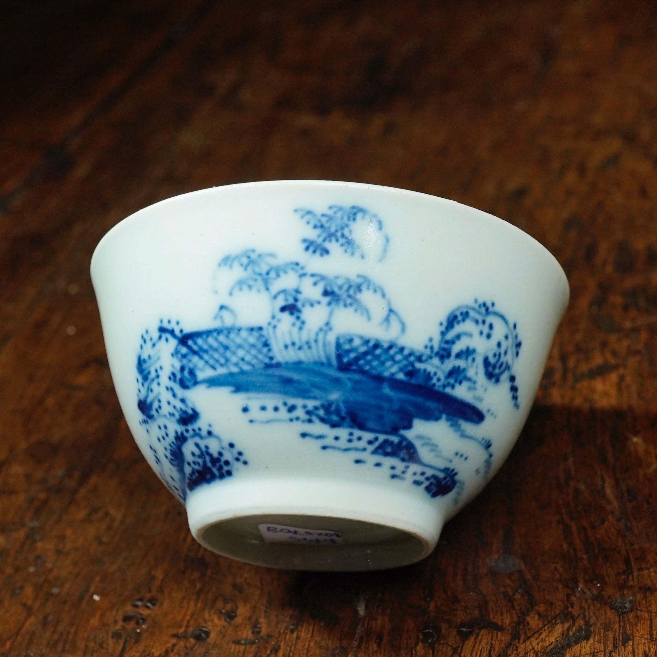 Chaffers Liverpool Teabowl 'Trellis Fence' Pattern in Underglaze Blue circa 1760 In Good Condition For Sale In Geelong, Victoria