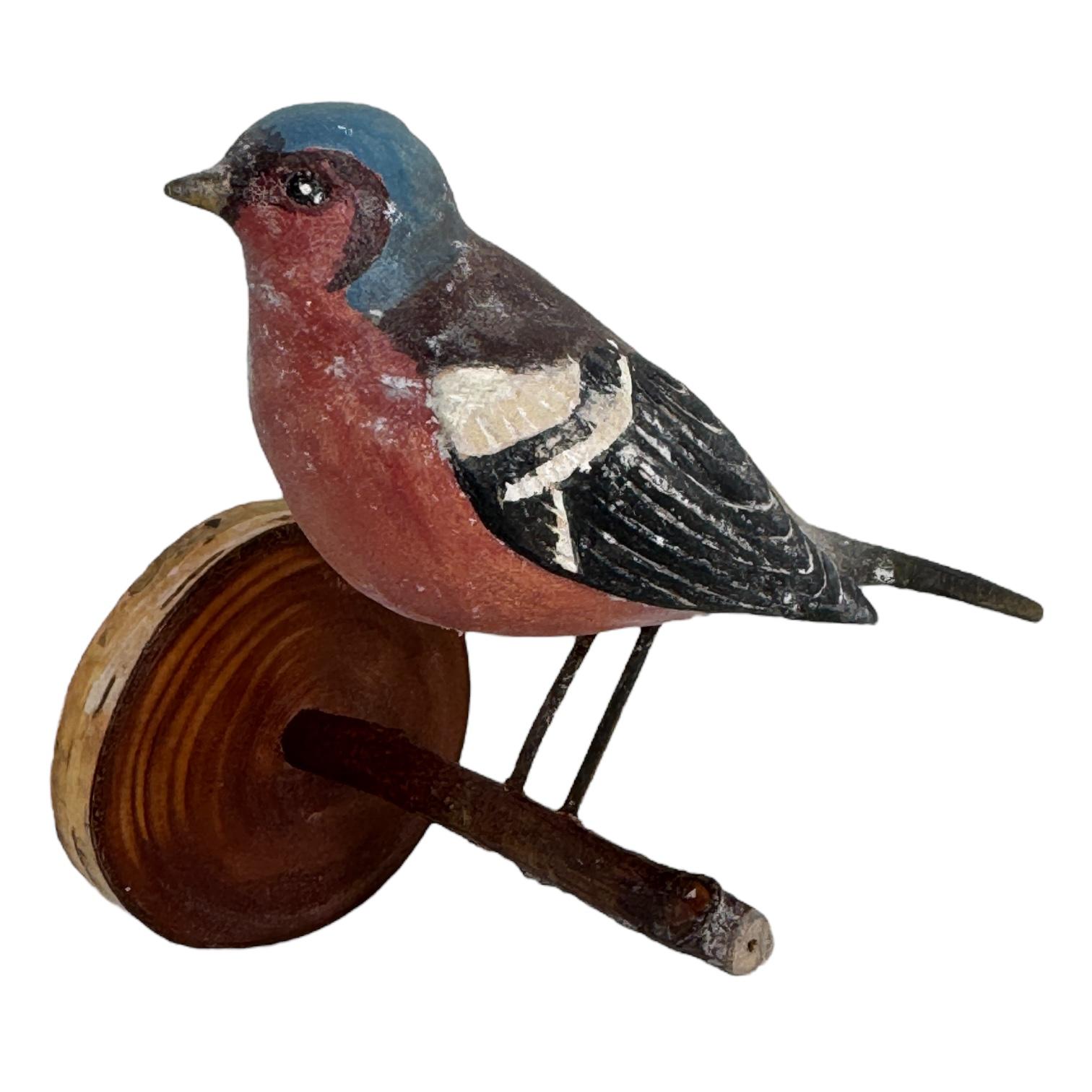 Pinzón Vichtauer Pájaro tallado a mano en madera Arte popular de la Selva Negra, Austria, años 20 Bosque negro