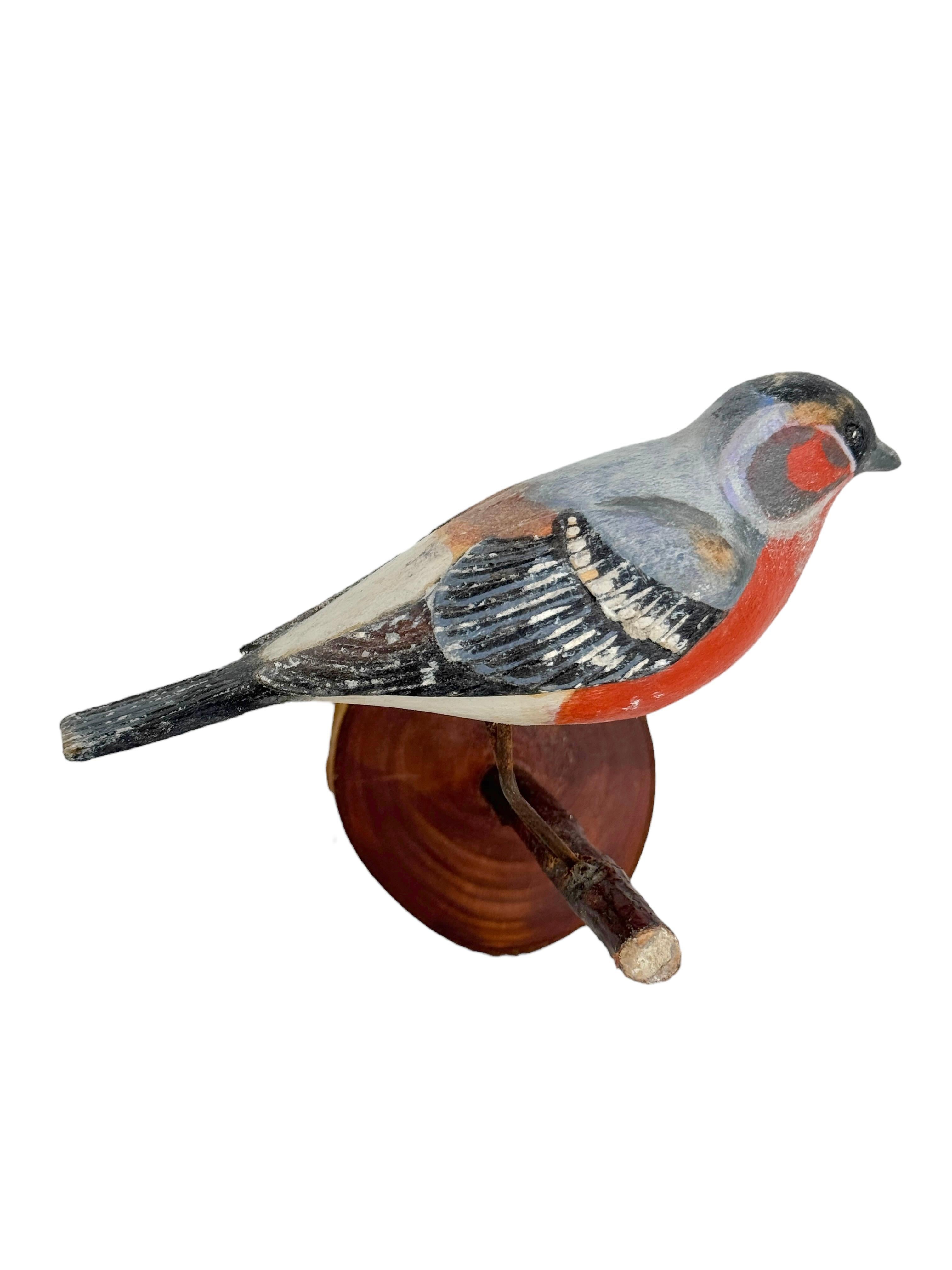 Buchfink Vichtauer Handgeschnitzter Holzvogel Schwarzwälder Volkskunst, Österreich, 1920er Jahre im Zustand „Gut“ im Angebot in Nuernberg, DE