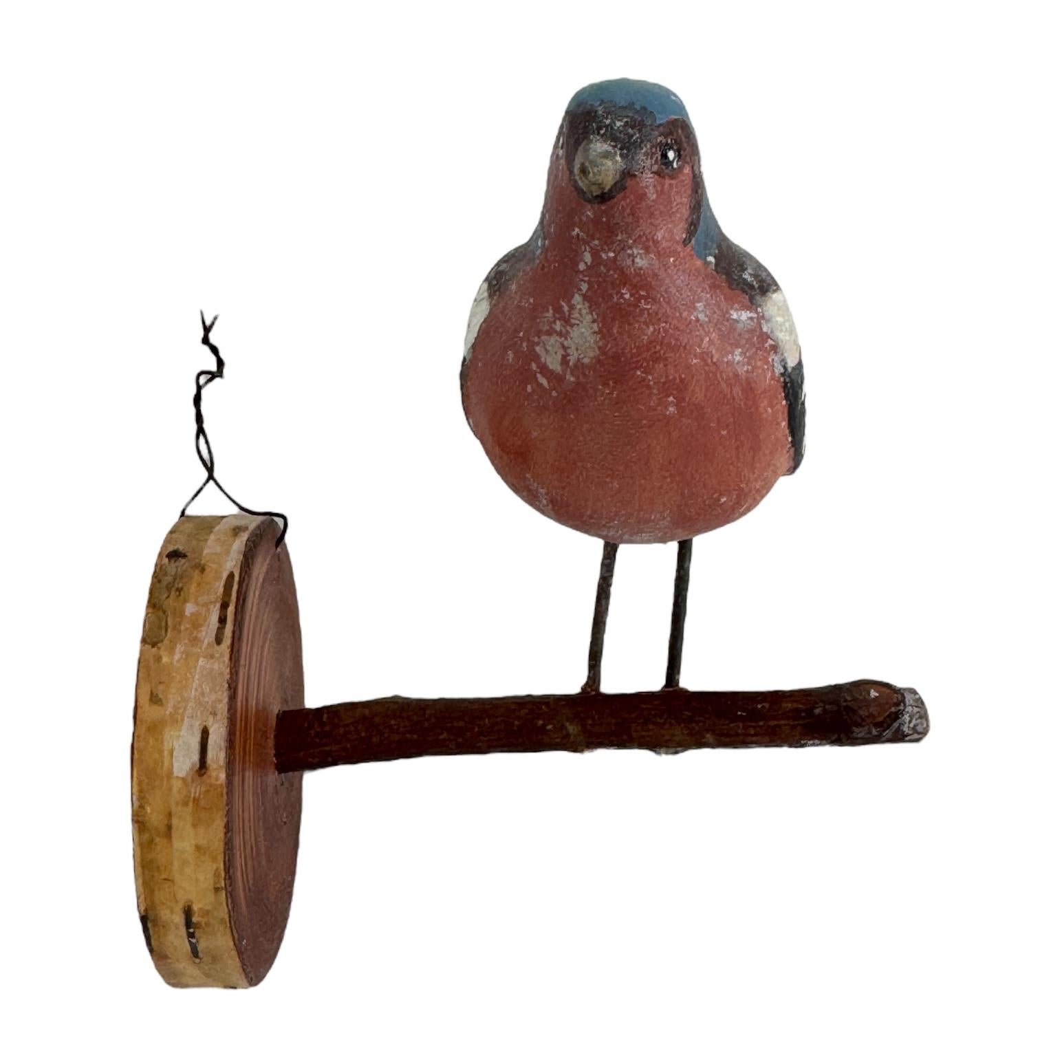Pinzón Vichtauer Pájaro tallado a mano en madera Arte popular de la Selva Negra, Austria, años 20 en Bueno Estado en Nuernberg, DE