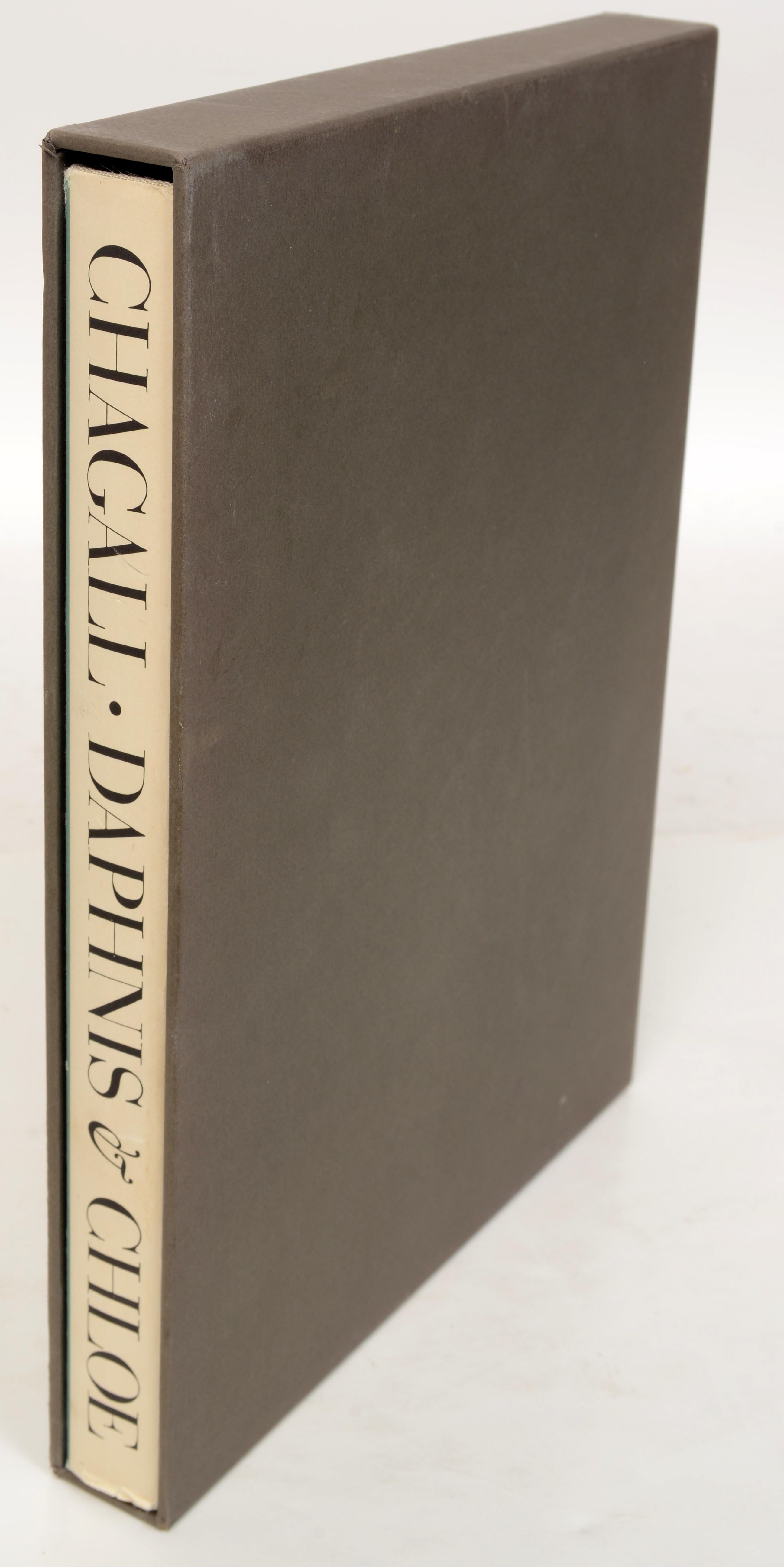 Chagall. Daphnis und Chloe von Longus. Veröffentlicht von George Braziller, 1977. 1st Ed Hardcover mit Schutzumschlag und Schuber. Mit 42 Ausdrucken, nur auf 1 Seite des Papiers gedruckt. Daphnis und Chloé ist eine zeitlose Geschichte von Unschuld,
