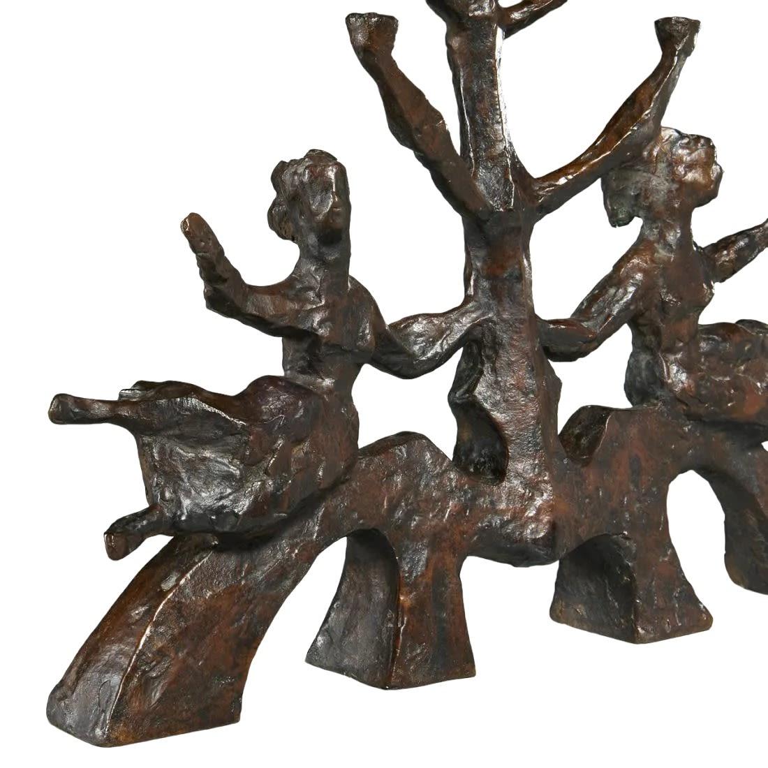 Chaim Gross 1902 - 1991, Menorah judaïque en bronze Excellent état - En vente à New York, NY