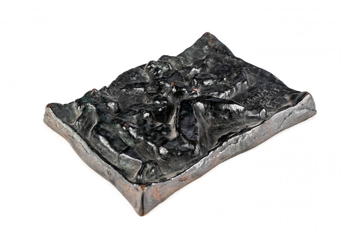 Plaque en bronze foncé coulé Chaim Gross (Autrichien/Am., 1904-1991), Mère et enfant Bon état - En vente à Bridgeport, CT