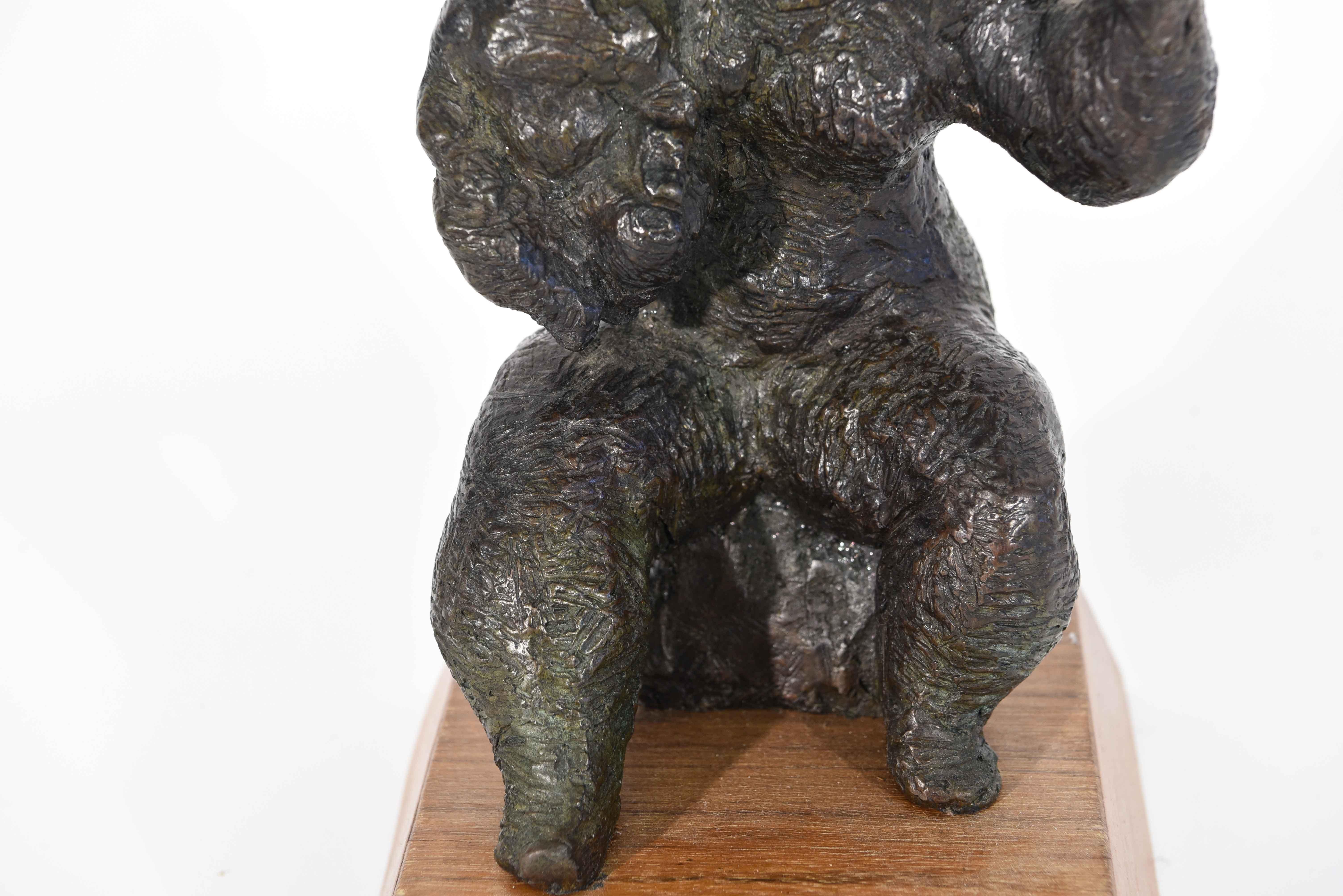 Chaim Gross „Mutter Pride“ Figurative Bronzeskulptur; Mutter und Kind (amerikanisch) im Angebot
