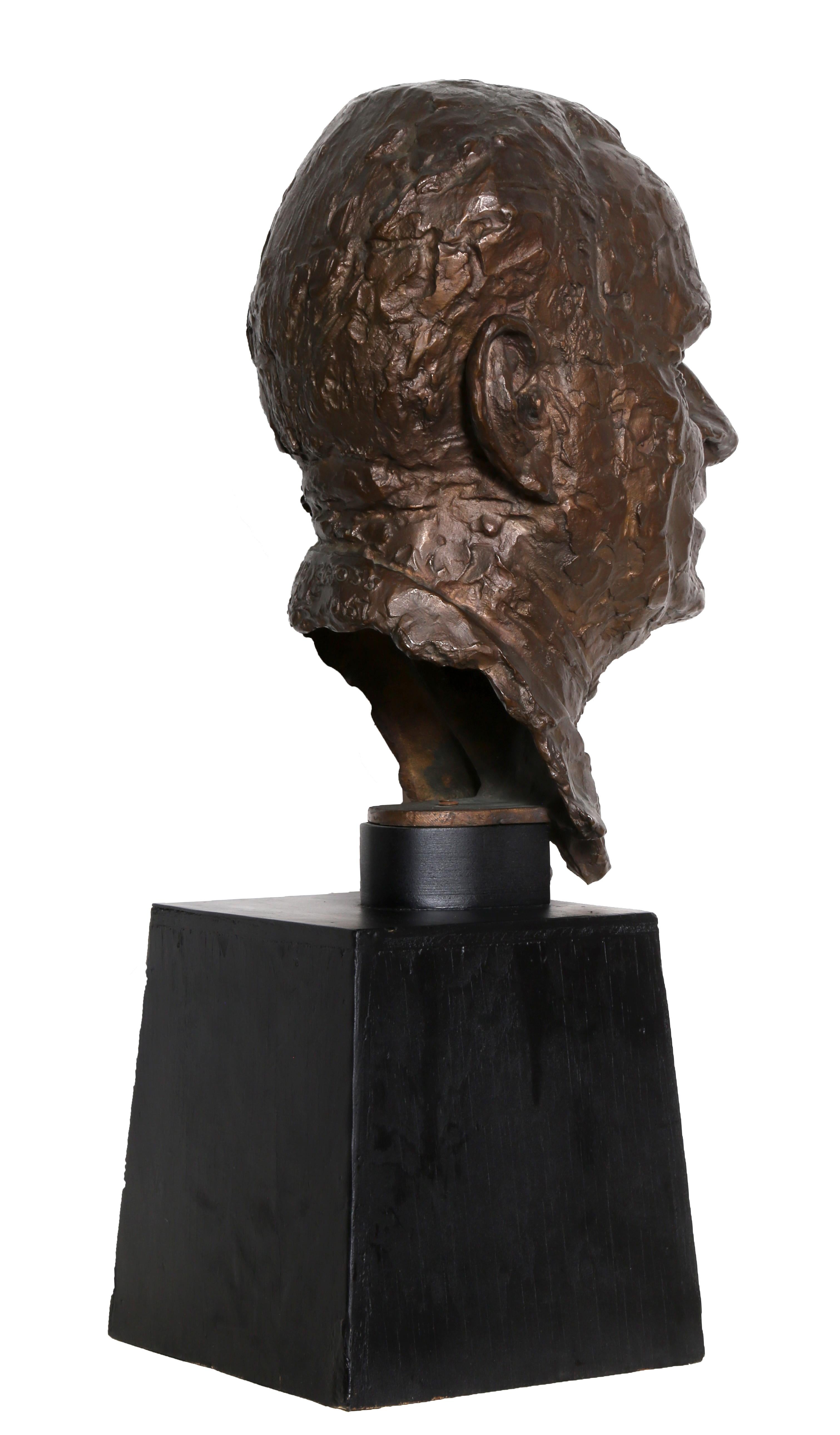 Büste eines Mannes, Bronzeskulptur von Chaim Gross im Angebot 4