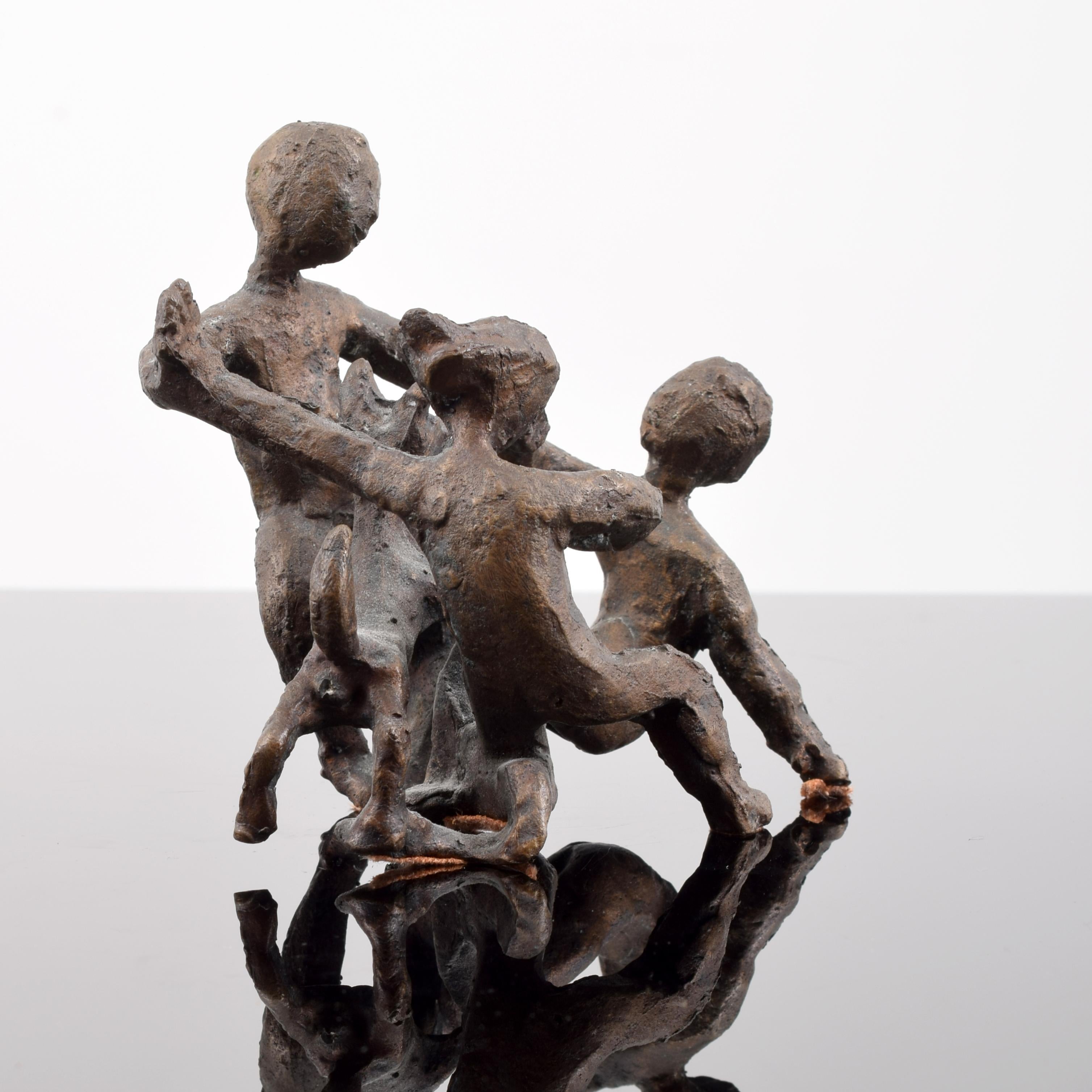 Sculpture en bronze Chaim Gross, chien et enfants en vente 3