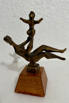 Chaim Gross Escultura de Bronce de mediados de siglo Mod Madre y bebé jugando Artista de la WPA