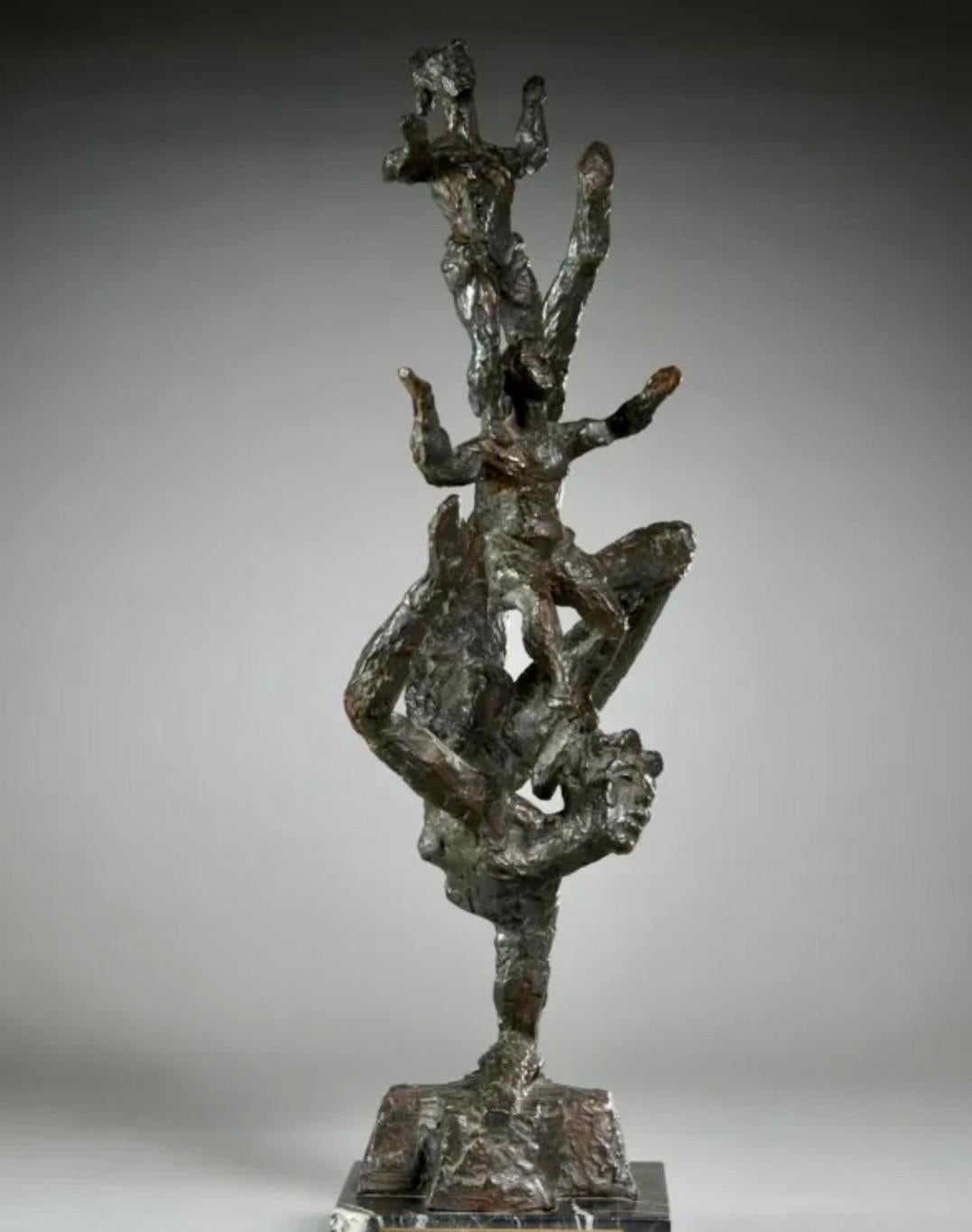 Grande sculpture en bronze Chaim Gross mi-siècle moderne représentant des acrobates d'un cirque, artiste de la WPA en vente 2