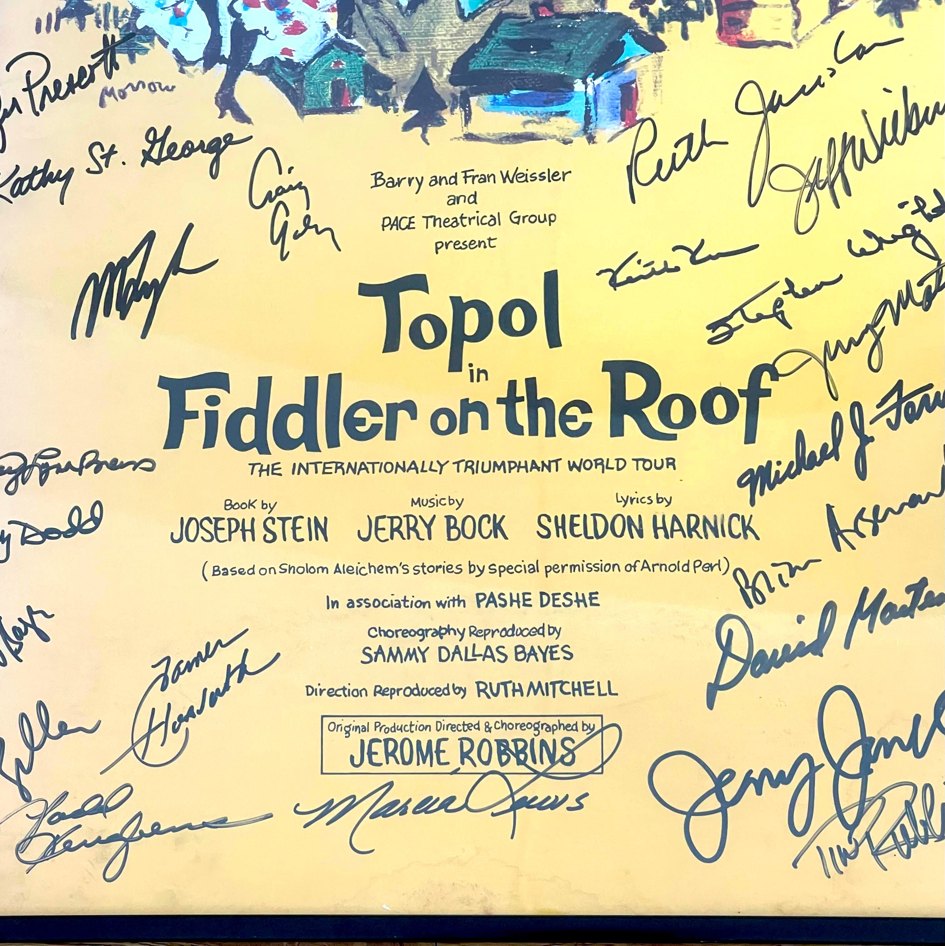 Topol in Fiddler on the Roof (signé à la main par Chaim Topol et le moulage d'origine) en vente 1