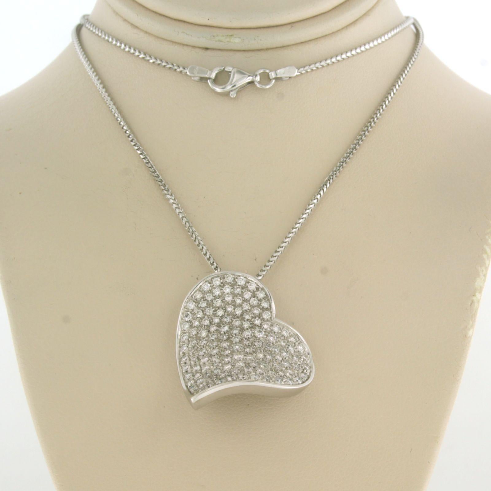 Modern Chain and pendant in shape of a heart set with diamonds 18k white gold For Sale
