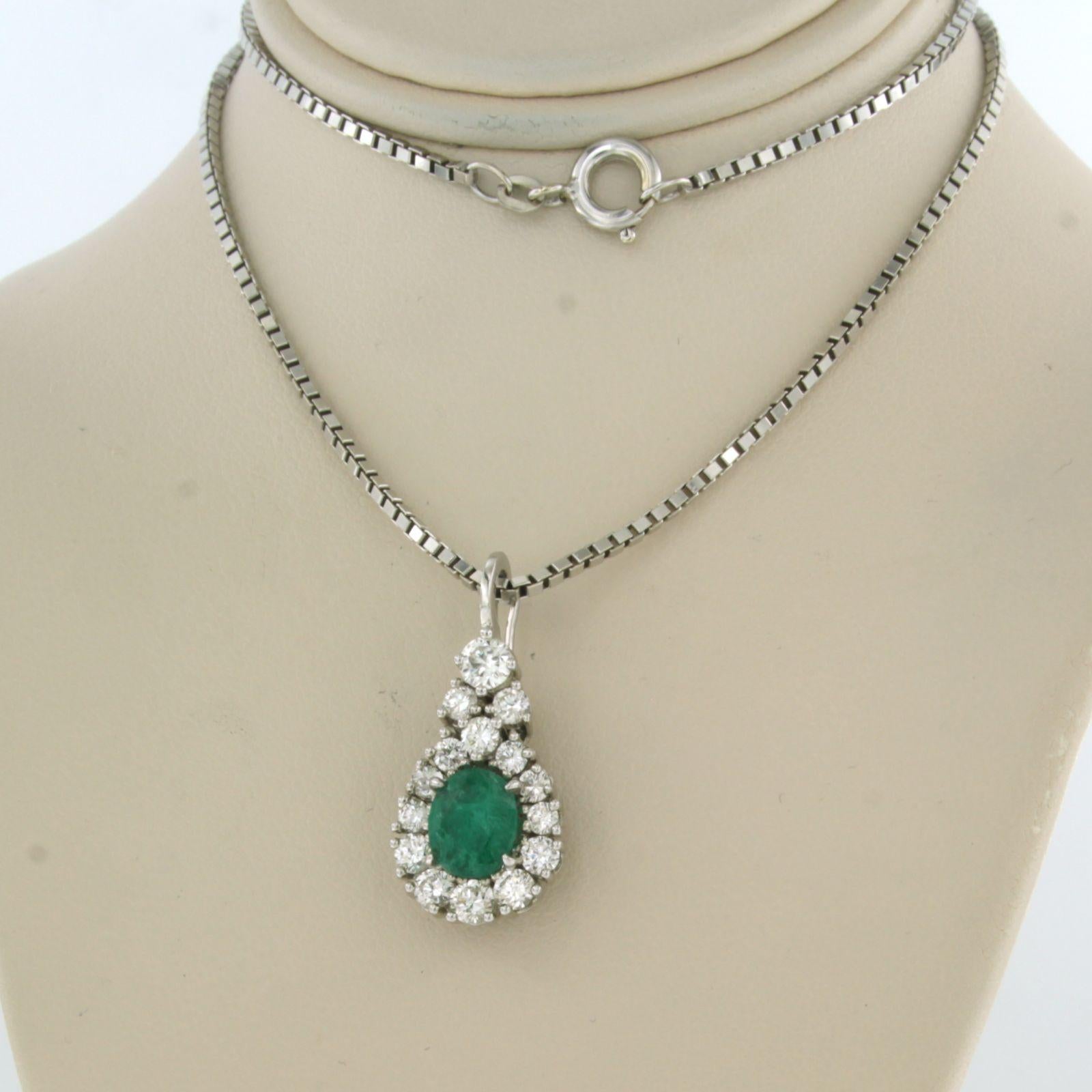 Chain and pendant set with emerald and briljant cut diamonds 14k white gold In Good Condition For Sale In The Hague, ZH