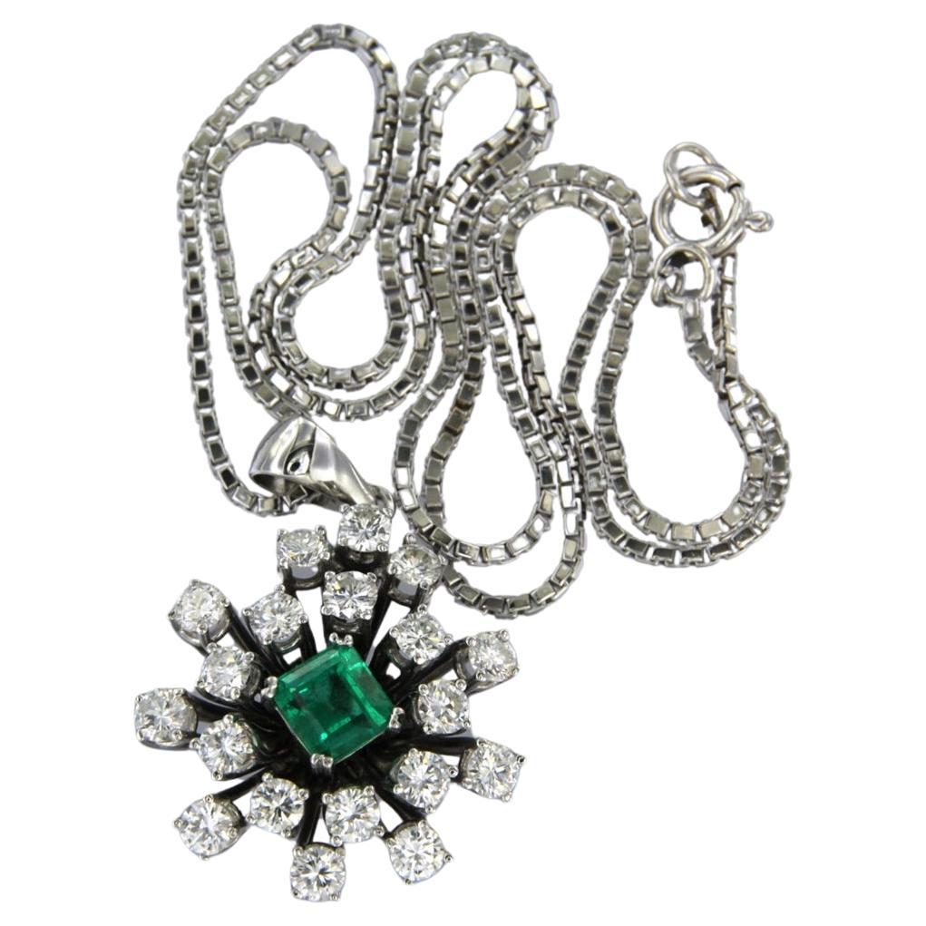 Chain and pendant set with emerald and diamonds up to 1.96ct 14k white gold For Sale