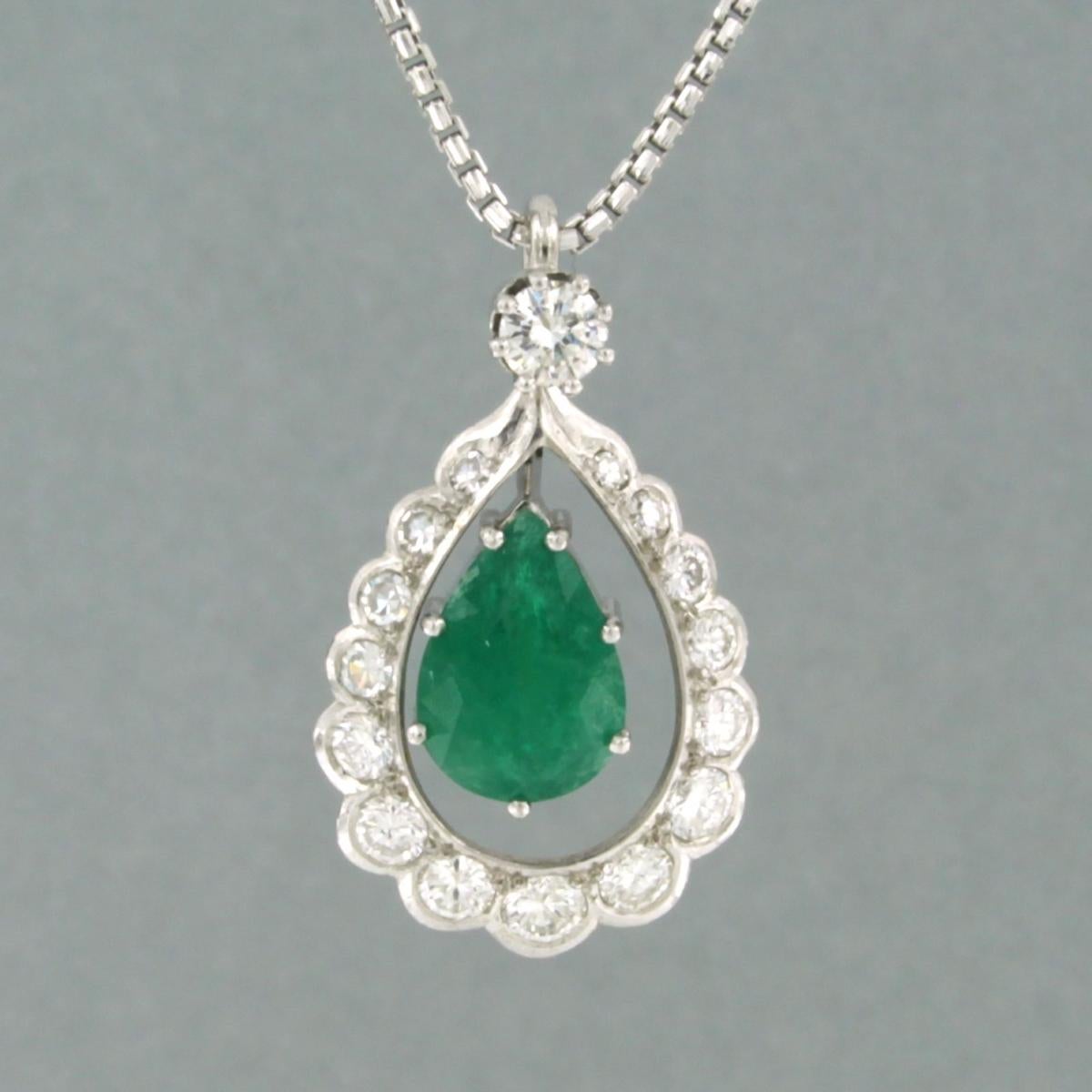 Modern Chain and pendant set witj emerald and diamonds 18k white gold For Sale