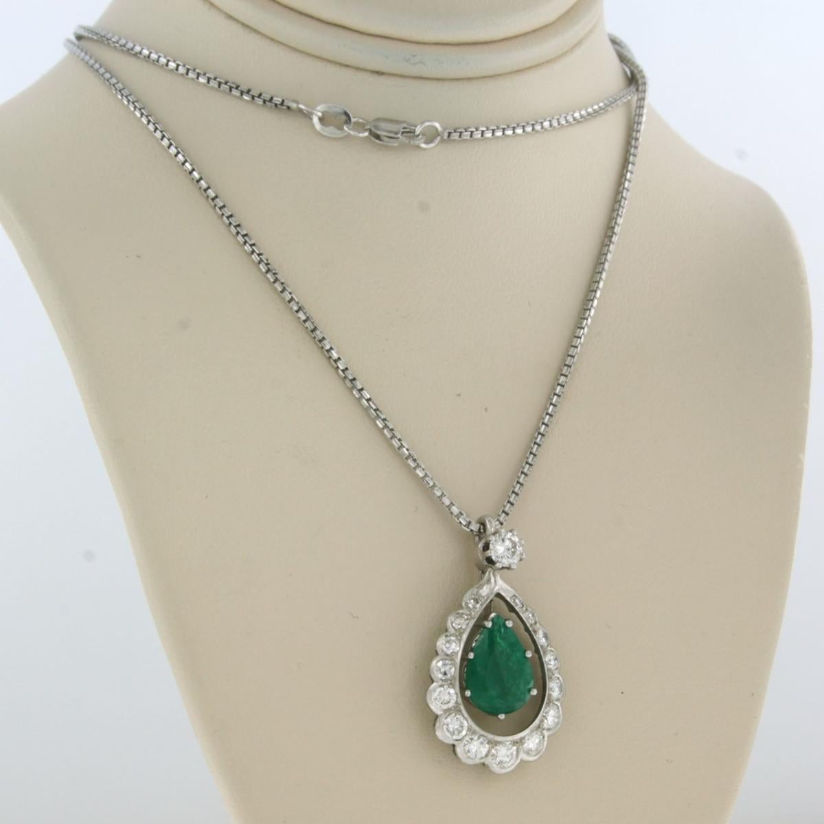 Chain and pendant set witj emerald and diamonds 18k white gold In Good Condition For Sale In The Hague, ZH