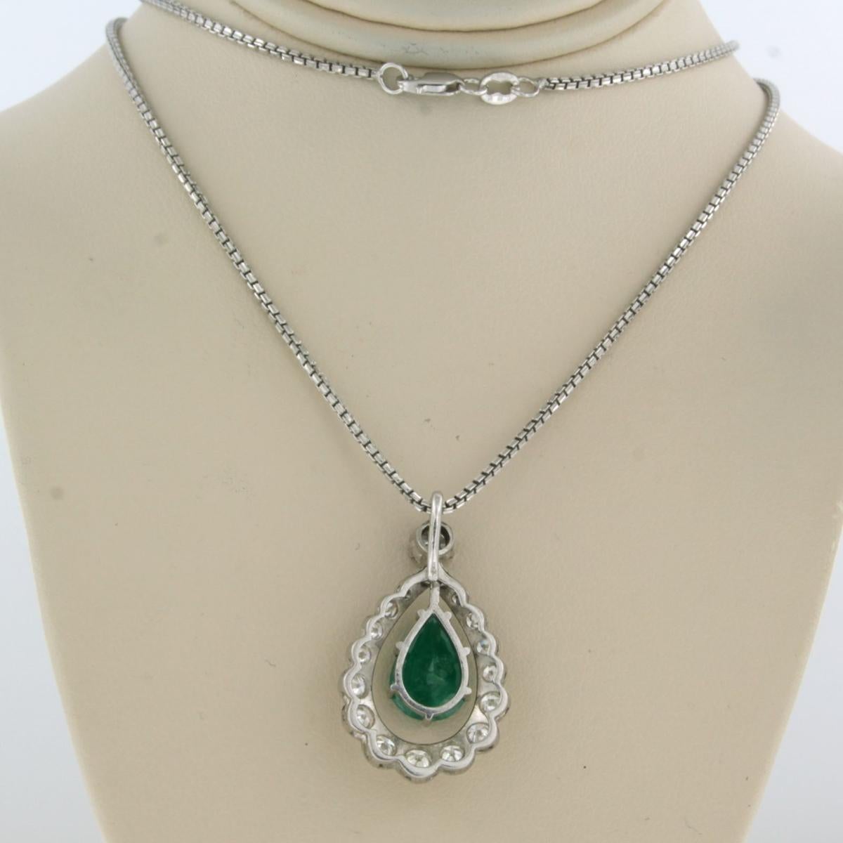 Chain and pendant set witj emerald and diamonds 18k white gold For Sale 1