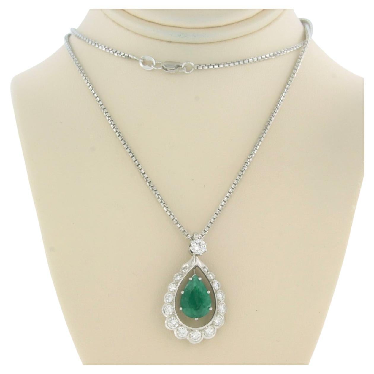 Chain and pendant set witj emerald and diamonds 18k white gold For Sale