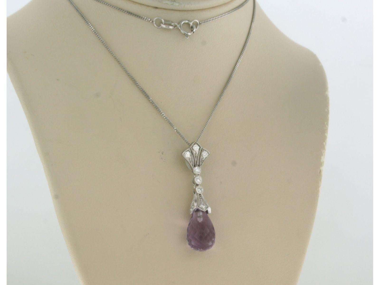14k white gold necklace with pendant set with amethyst and brilliant cut diamonds. 0.18ct - F/G - VS/SI - 45 cm long

detailed description:

the length of the necklace is 45 cm long by 0.7 mm wide

Dimensions of the pendant are 3.0 cm long by 7.8 mm
