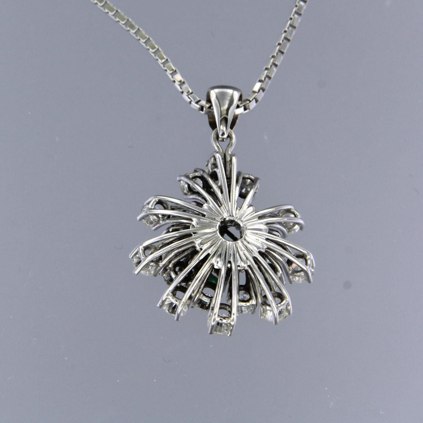 Cadena y colgante con diamantes talla esmeralda y brillante de hasta 1,96ct de oro de 14k Moderno en venta