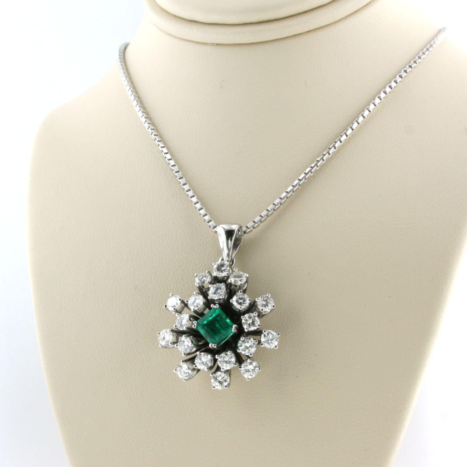 De las mujeres Cadena y colgante con diamantes talla esmeralda y brillante de hasta 1,96ct de oro de 14k en venta