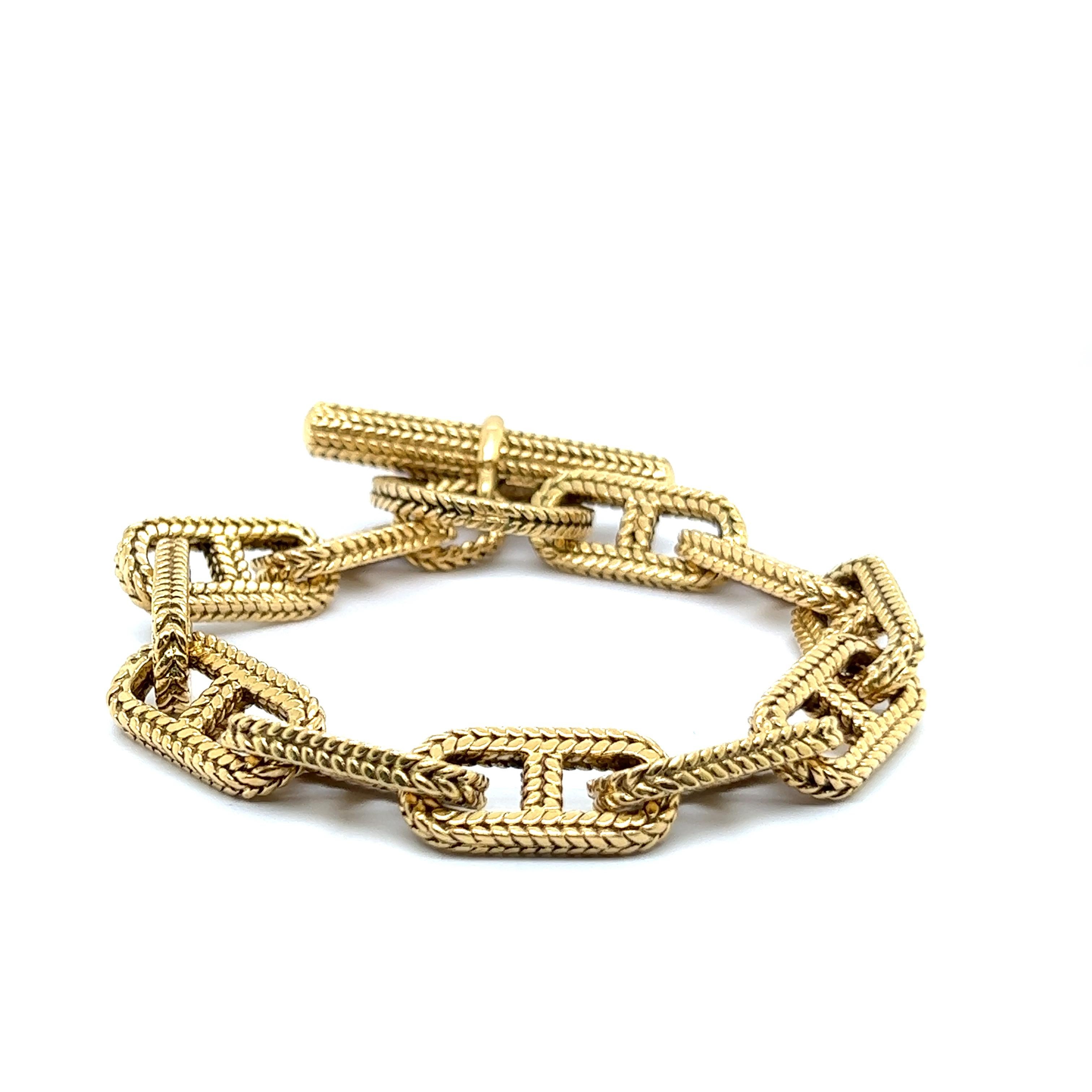 Exquisite gold bracelet, inspired by the iconic 
