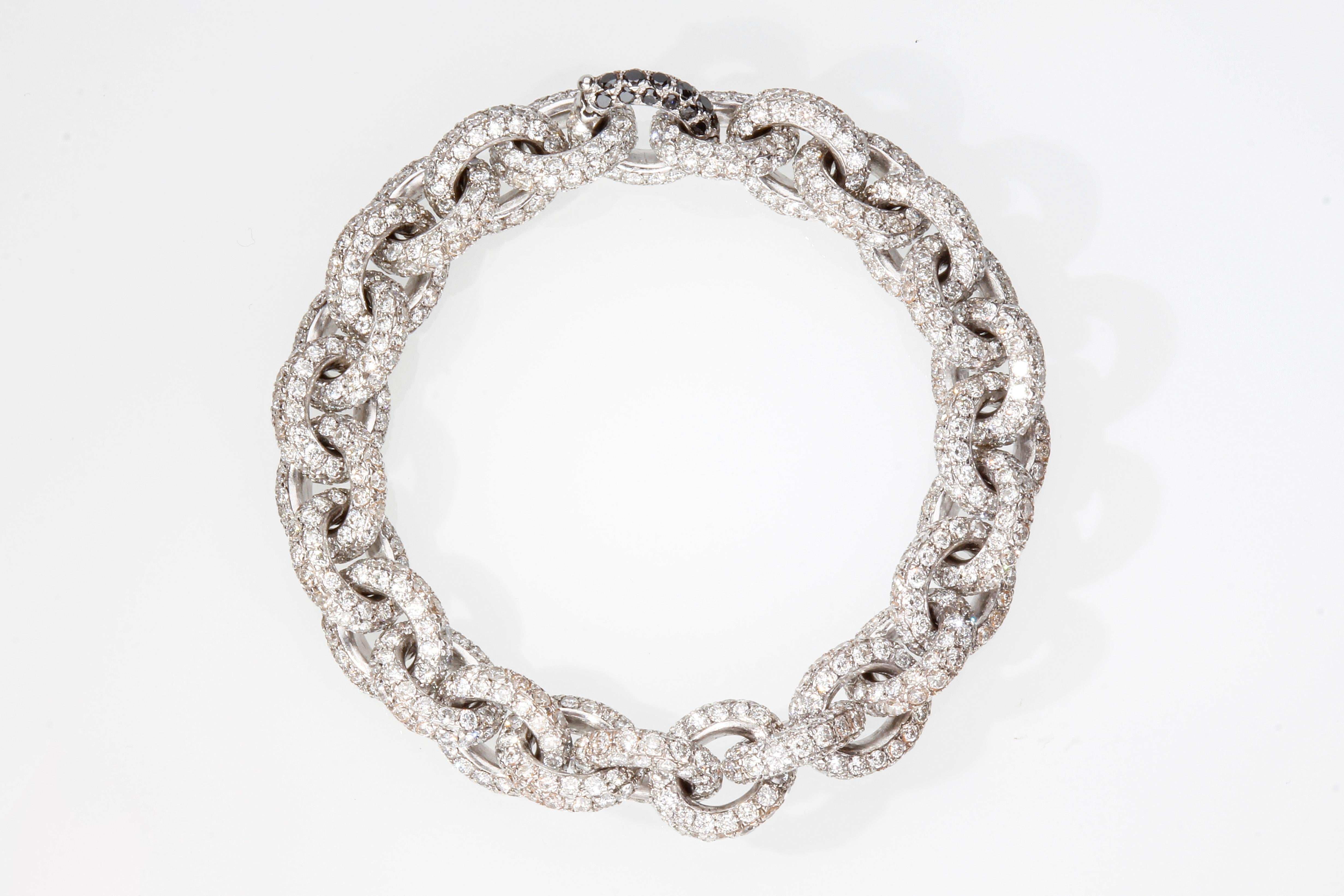 Modern Chain Bracelet with 30.76 Ct of White Diamonds. Handmade. Made in Italy For Sale