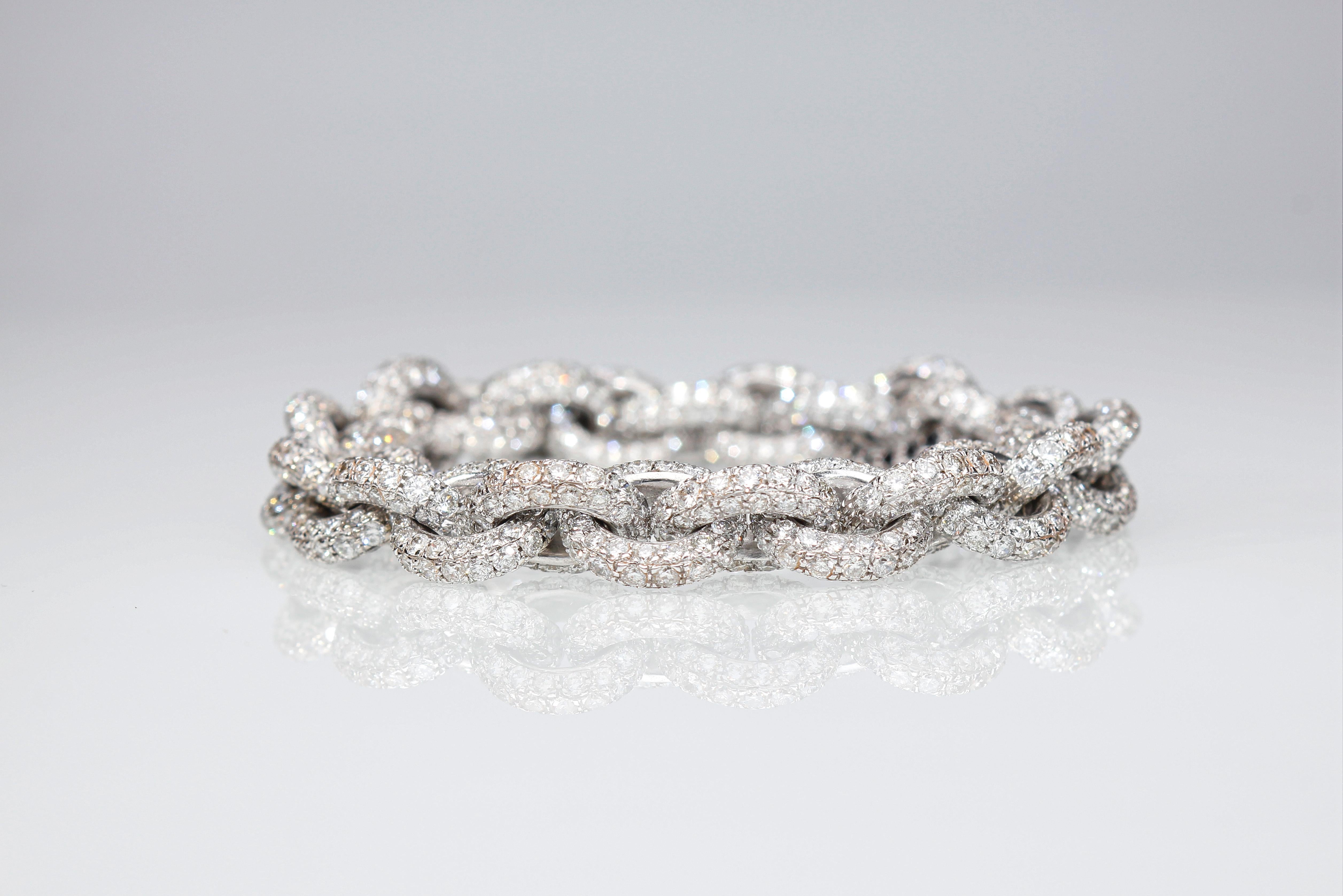 Brilliant Cut Chain Bracelet with 30.76 Ct of White Diamonds. Handmade. Made in Italy For Sale