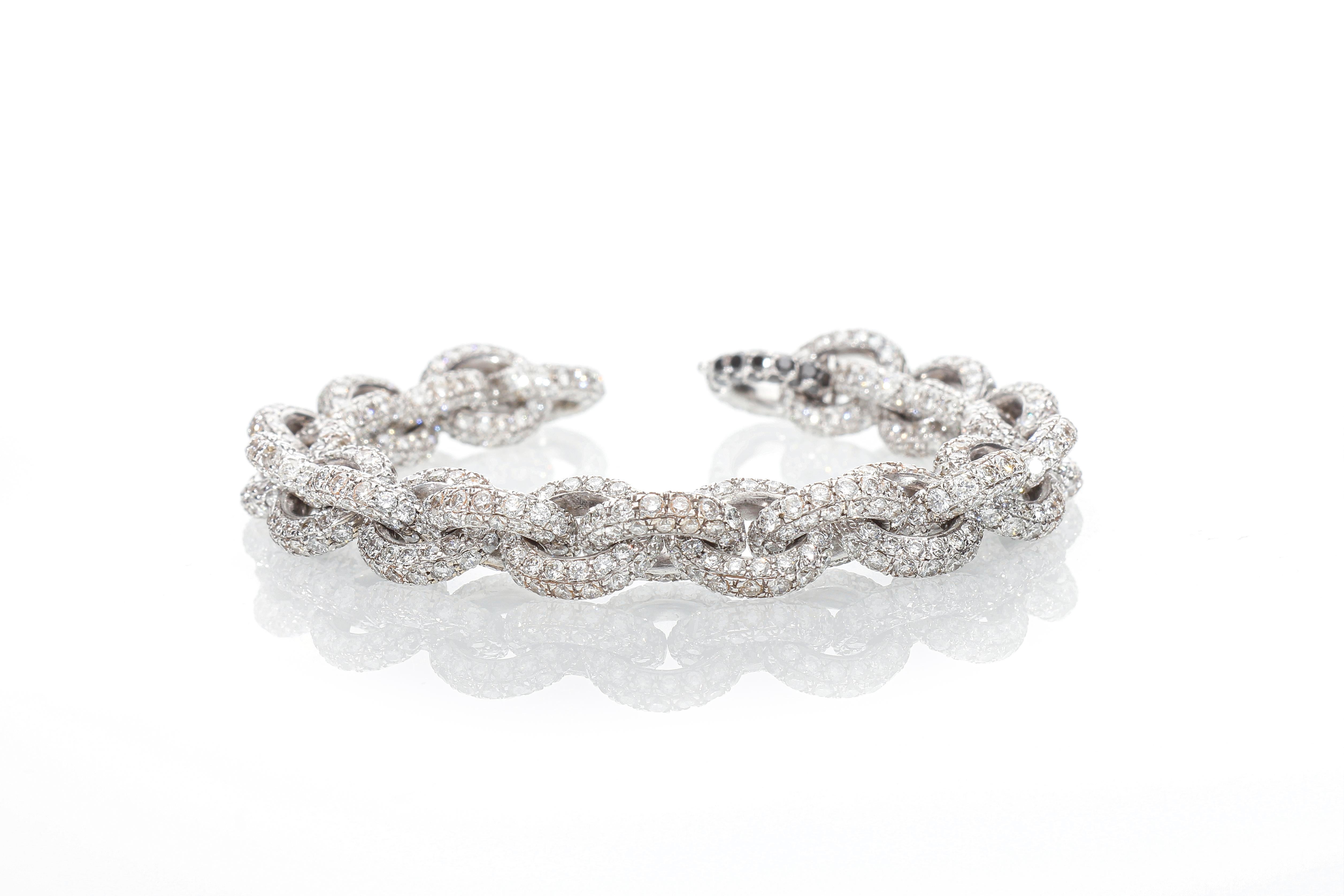 Chain Bracelet with 30.76 Ct of White Diamonds. Handmade. Made in Italy In New Condition For Sale In Rome, IT