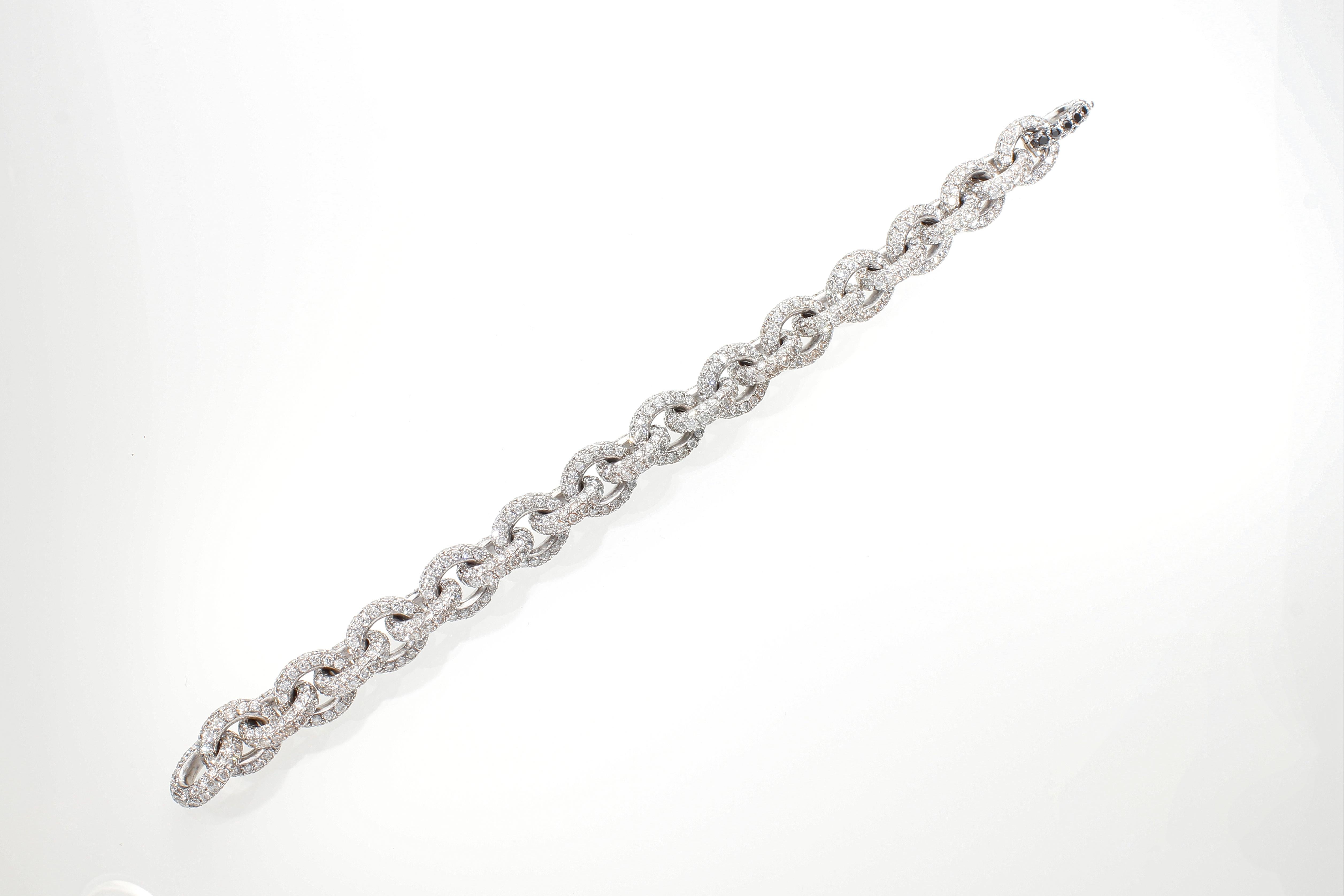 Chain Bracelet with 30.76 Ct of White Diamonds. Handmade. Made in Italy For Sale 1